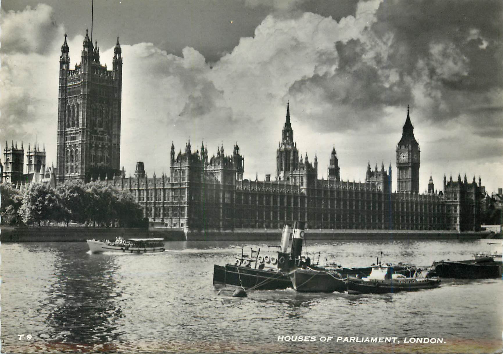 CPM London Houses of Parliament Bateaux
