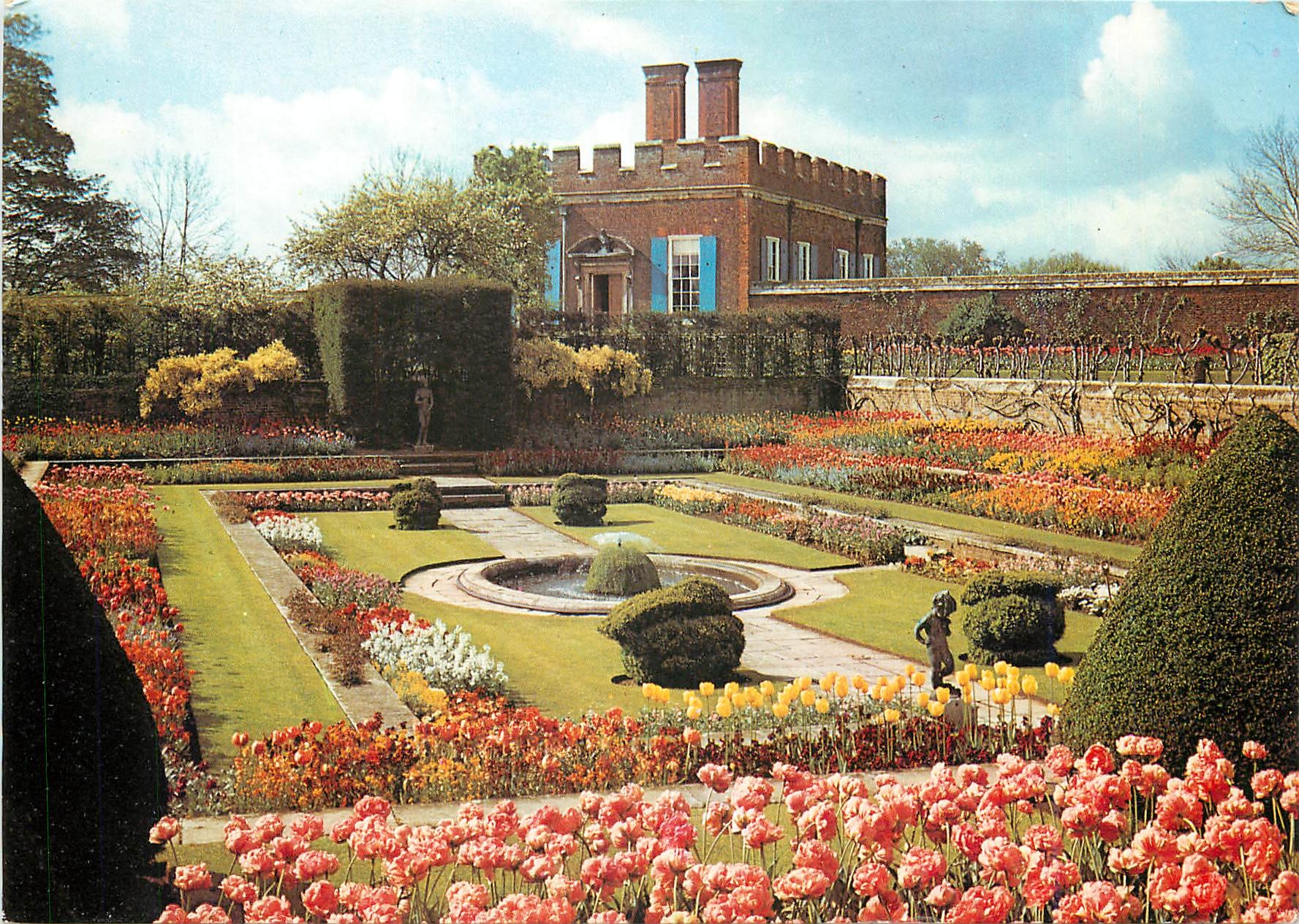 CPM Hampton Court Palace The King's Privy Garden
