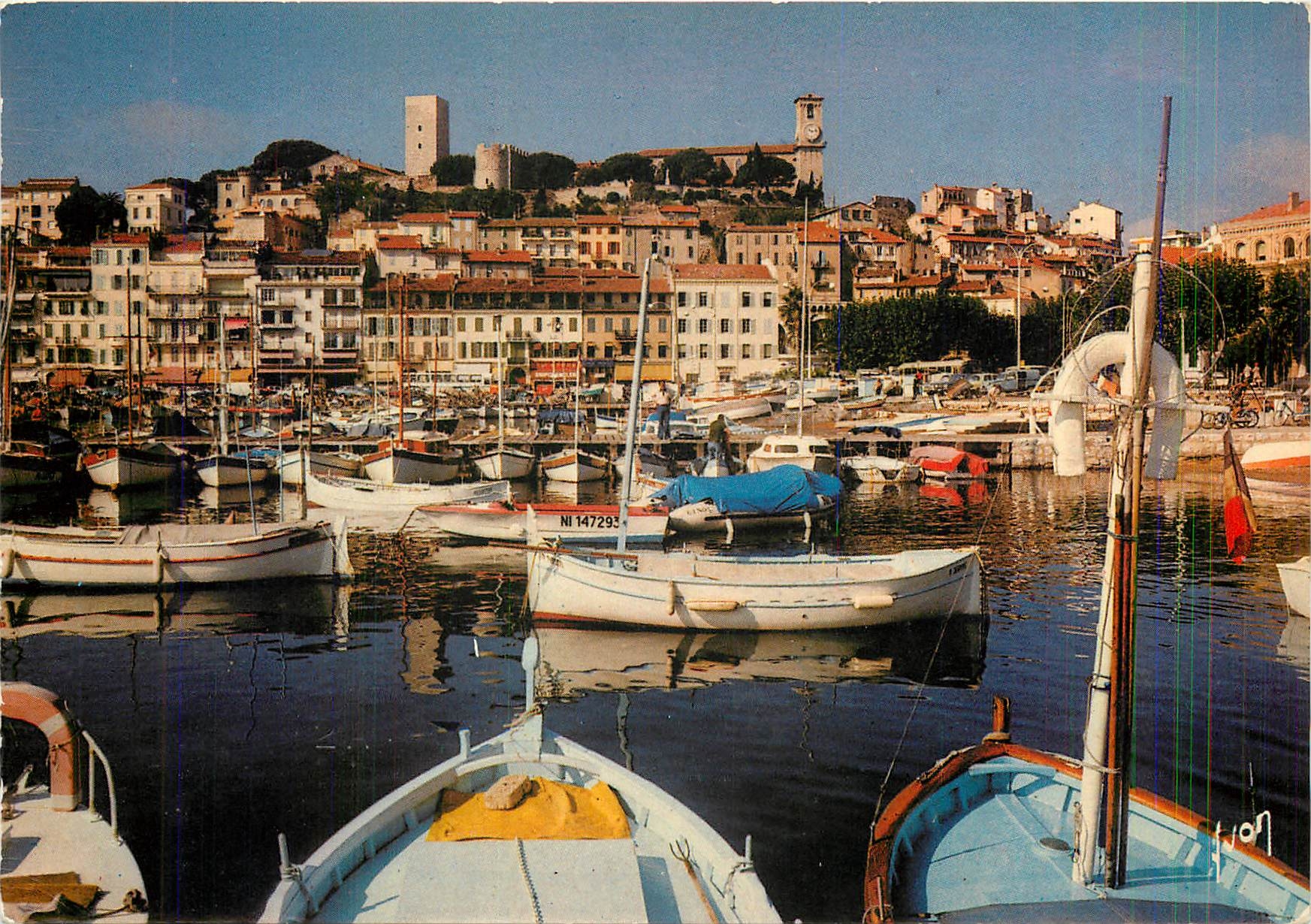 CPM Cannes (A M) le vieux Port le Quai Saint Pierre