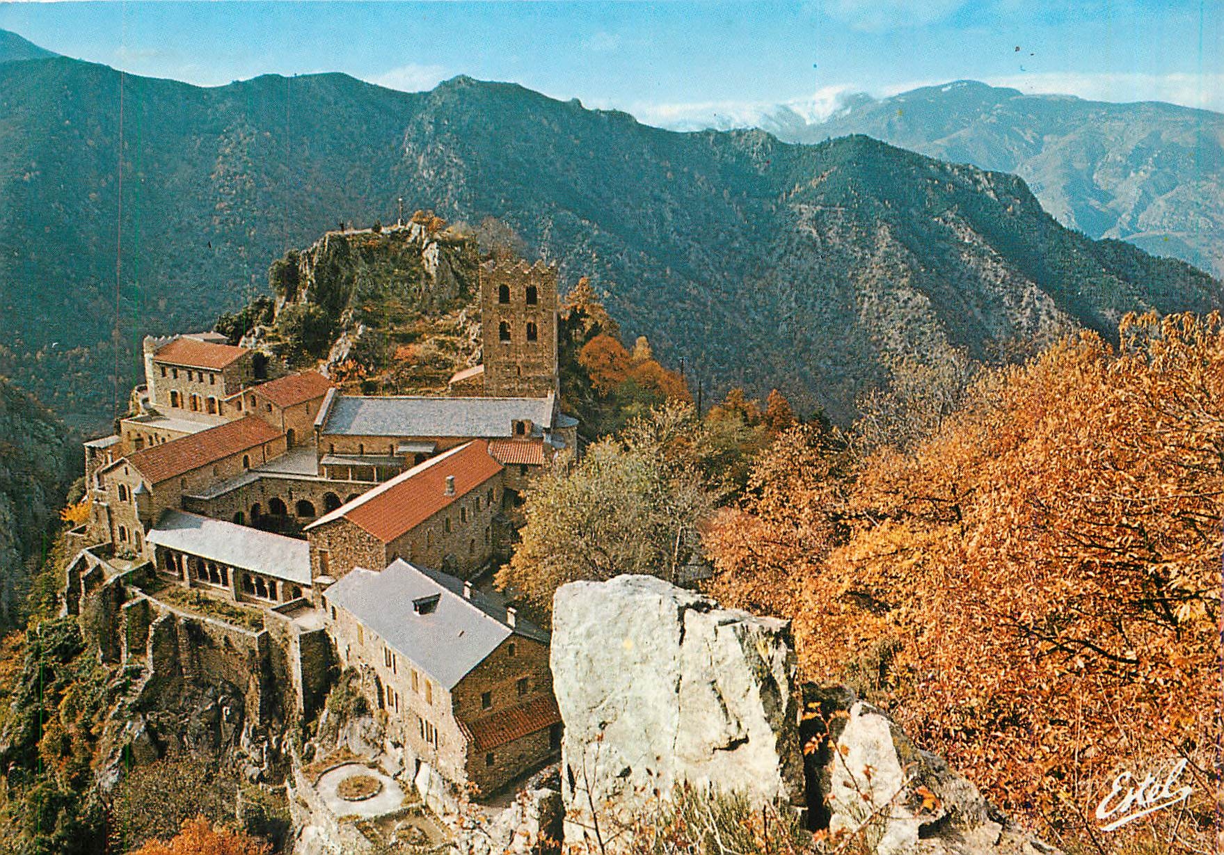 CPM Au Pays Catalan L'Abbaye Saint Martin du Canigou fONDEE AU XIe S