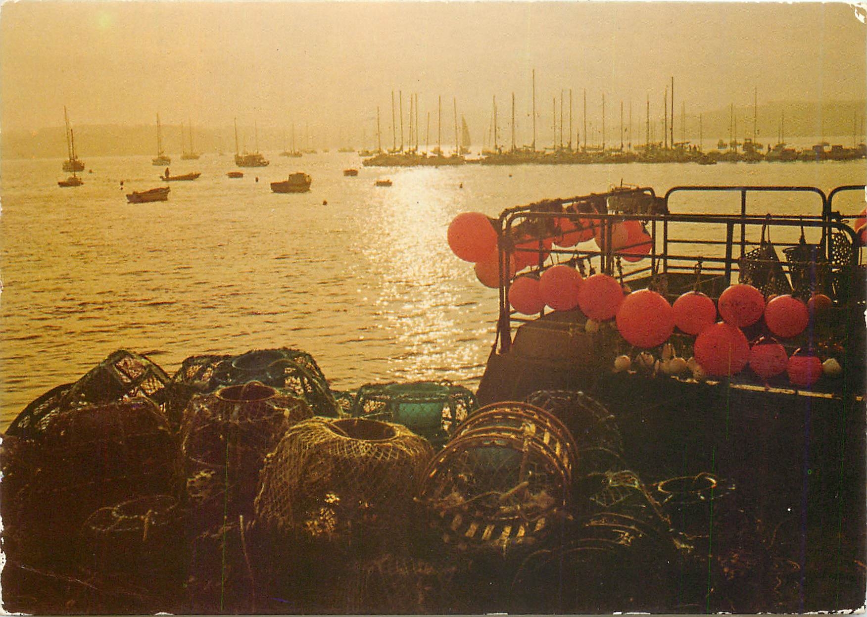 CPM La Bretagne en Couleurs Aber Wrac'h (Finistere) Brume matinale sur le Port
