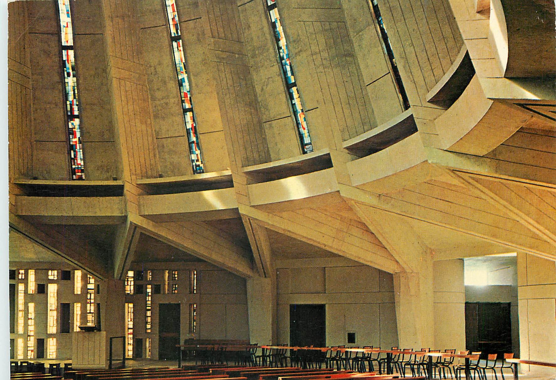 CPM Eglise N D de la Salette rue de Danizig Paris 15e