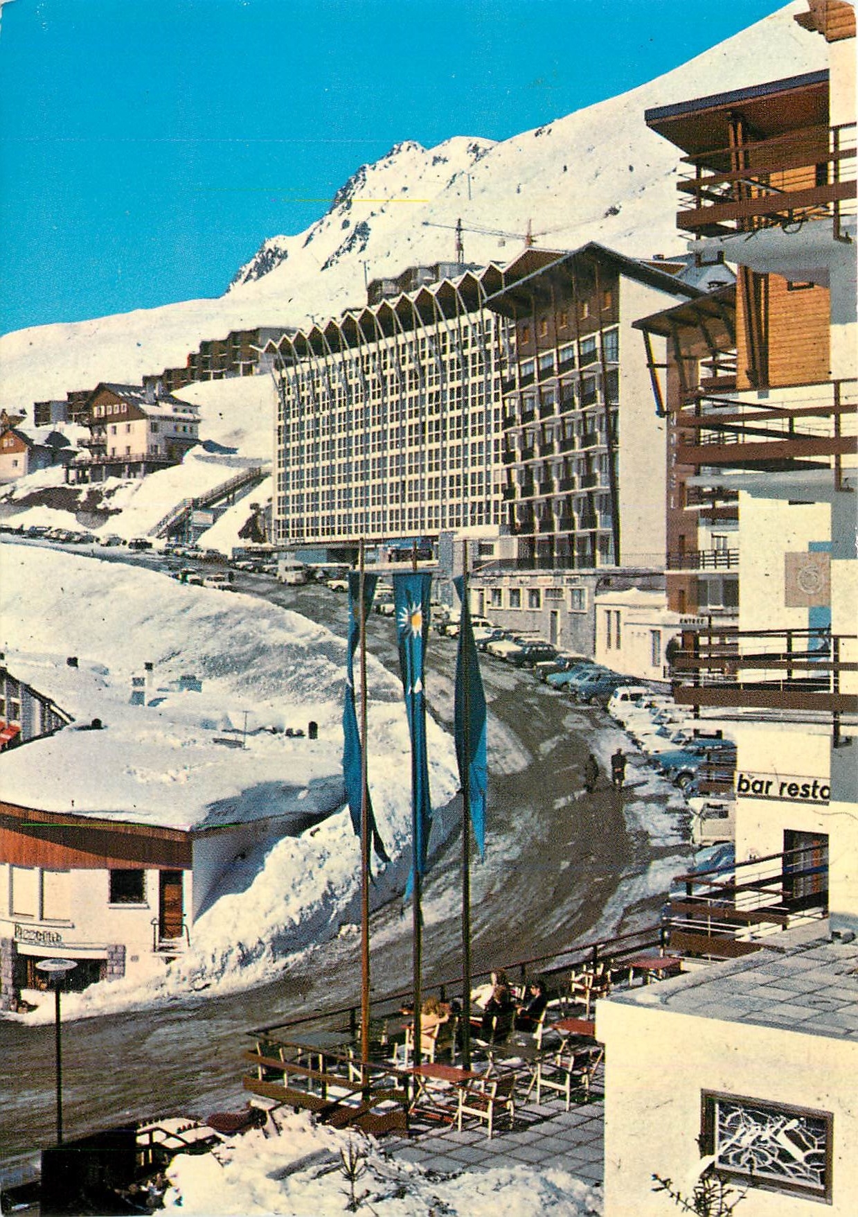 CPM La Mongie Tourmalet Alt 1800 m Interieur de la Station