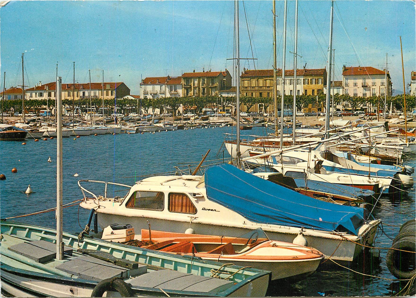 CPM Saint Raphael Un Coin  du Port