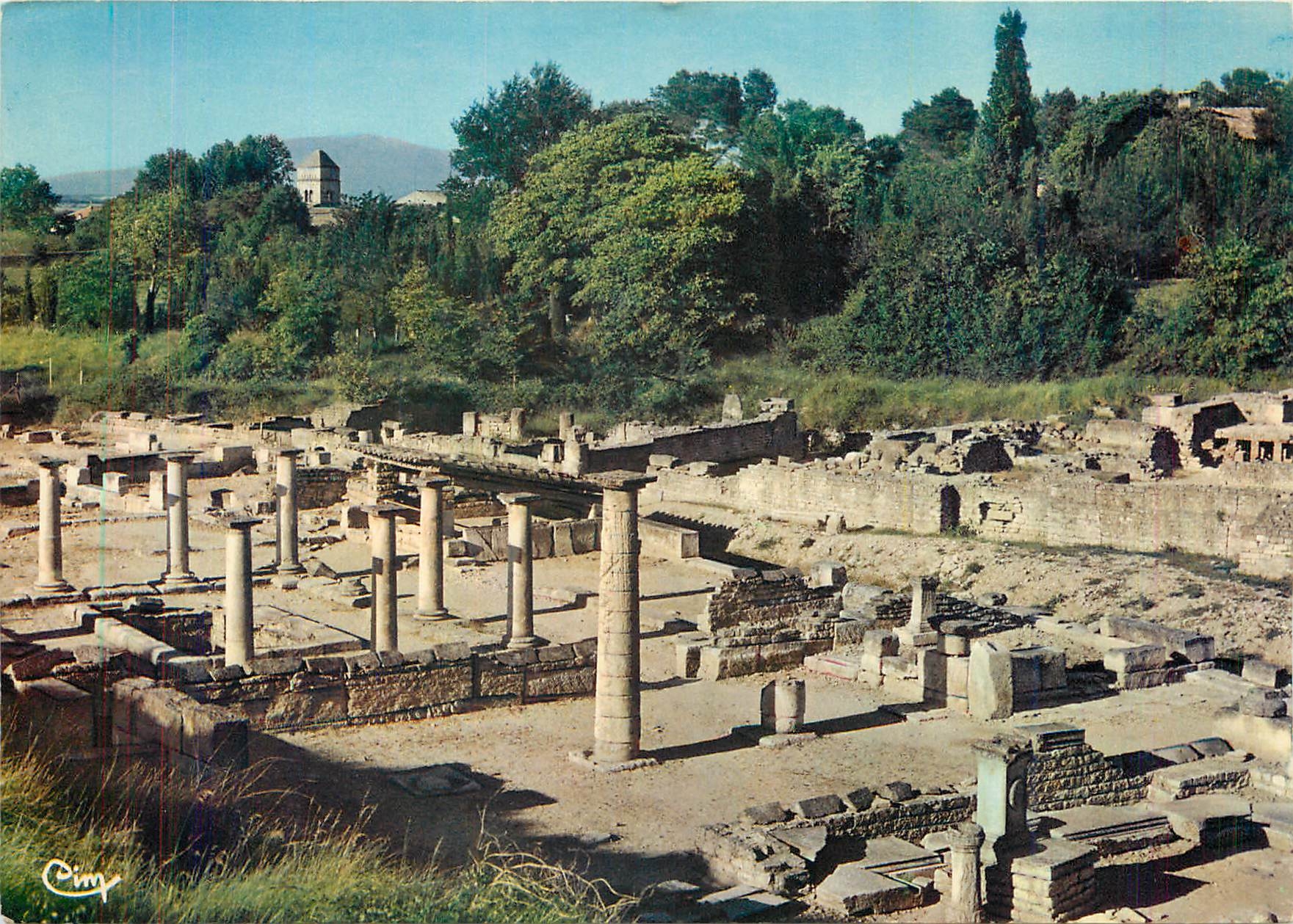 CPM St Remy de Provence (B du RH) Les Ruines de Gianum