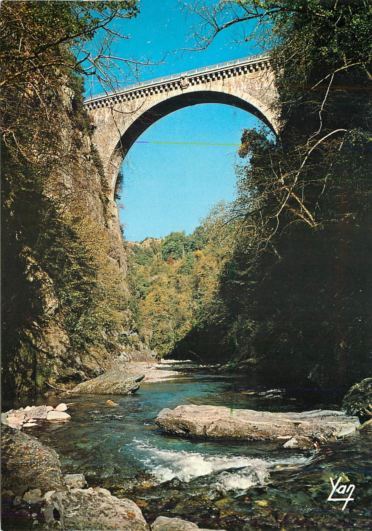 CPM Nos Belles Pyrenees Le Pont Napoleon a Saint Sauveur