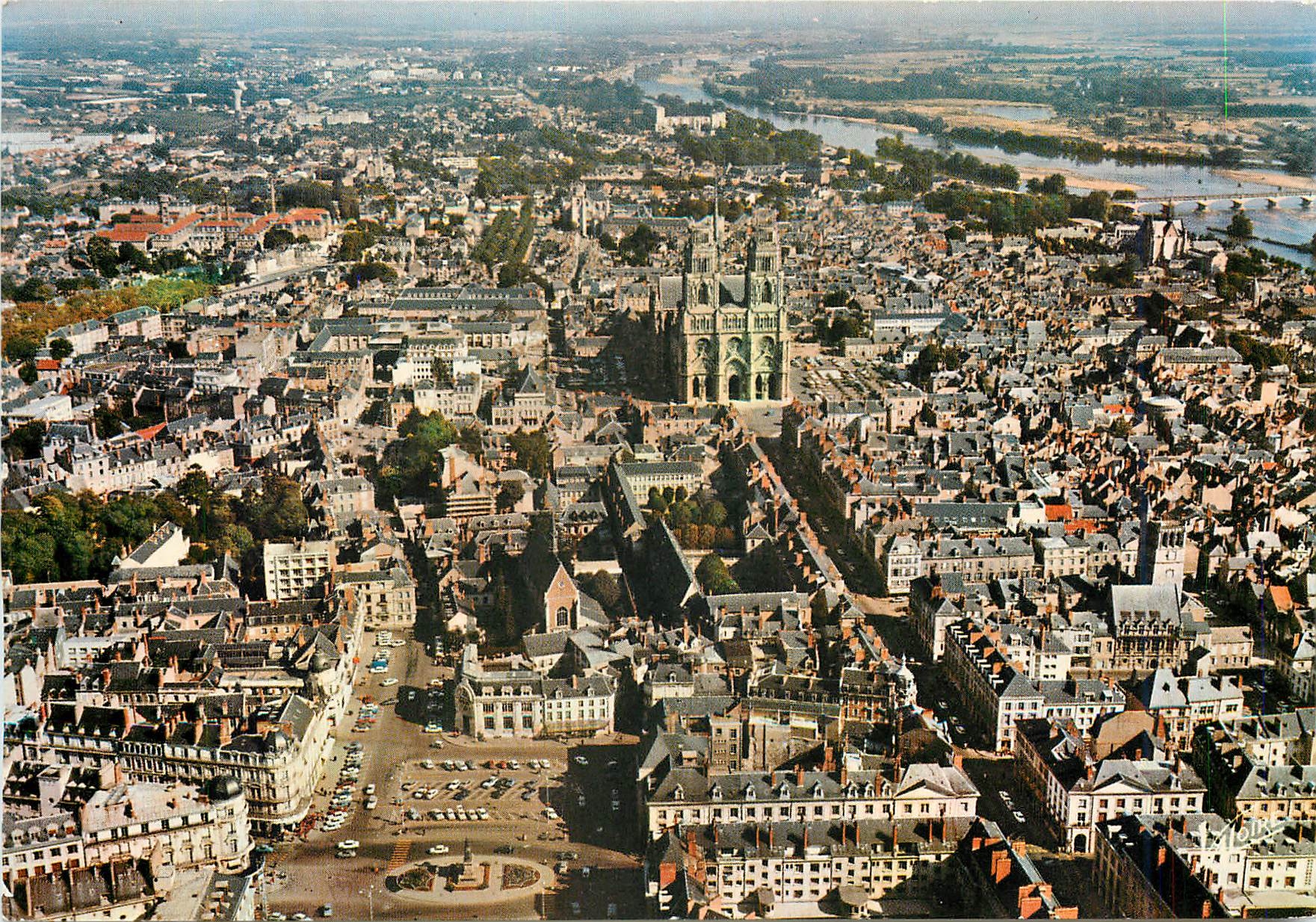 CPM Orleans (Loiret) De gauche a droite la place du Martroi