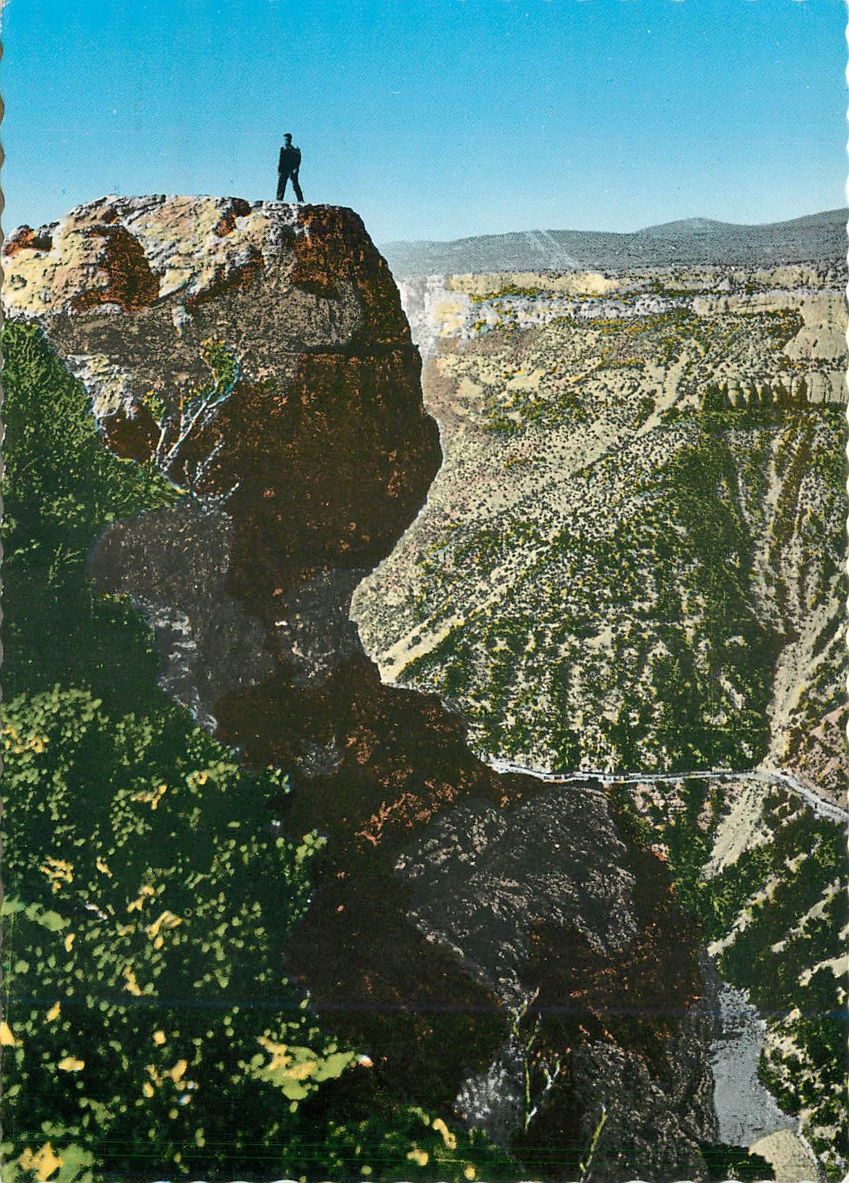 CPM Le Cirque de Navacelles (Gard) par Blandas pres du Vigan (Gard) alt 700 m prof 325 m Le Point Su