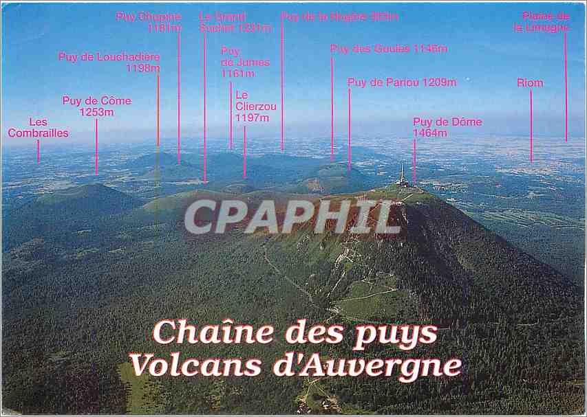 CPM Auvergne Chaine des puys Vue aerienne de la chaine des puys du Puy de Dome en direction du Nord