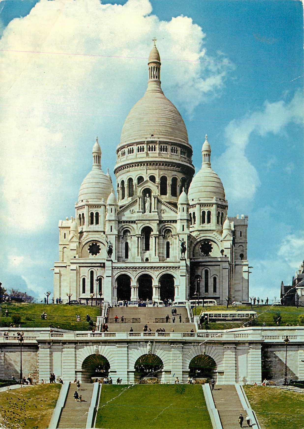 CPM Paris La Basilique du Sacre Coeur de Montmartre