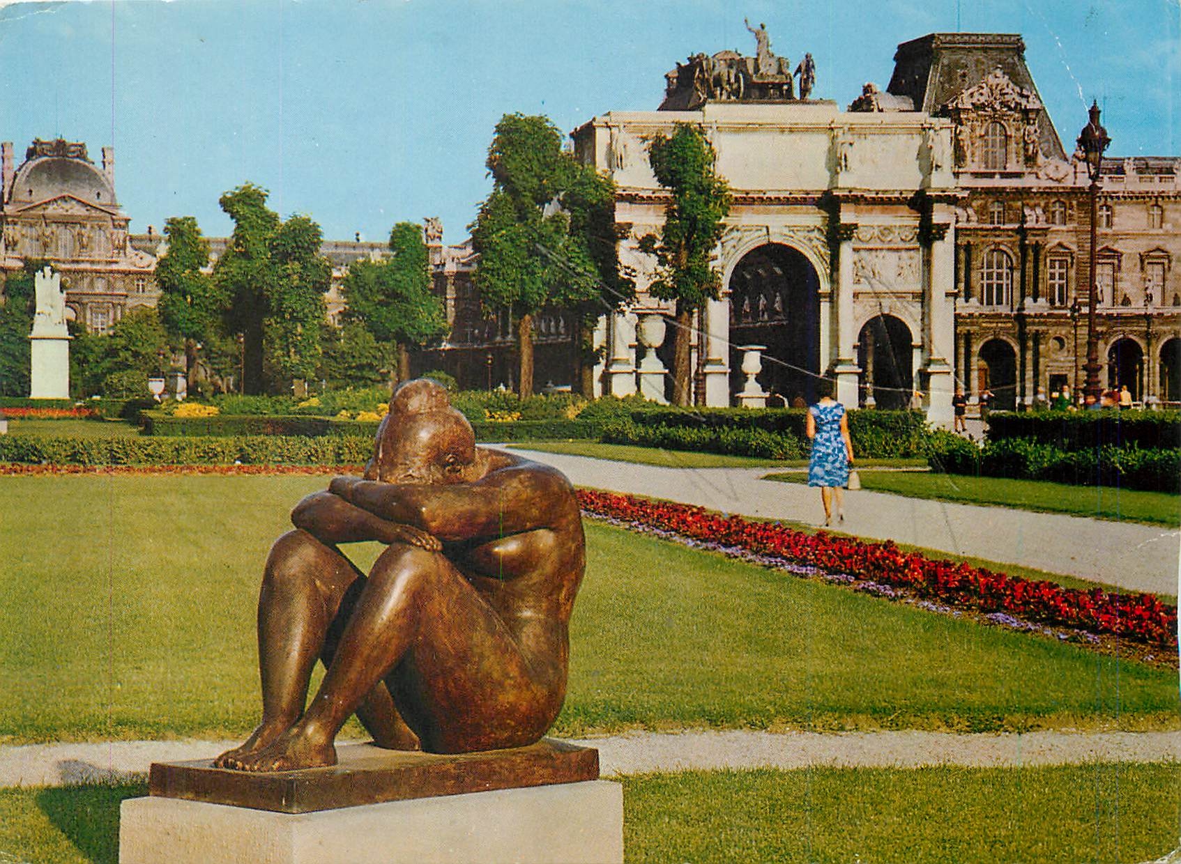 CPM Paris Sculpture de Maillo et l'Arc de Triomphe du Carroussel