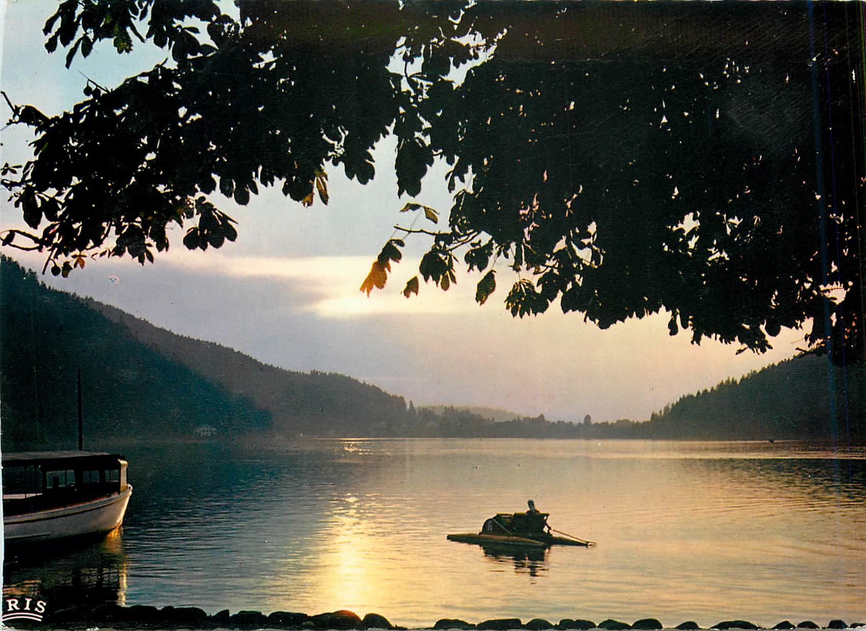CPM les Vosges Pittoresque le lac de Gerardmer au Crepuscule