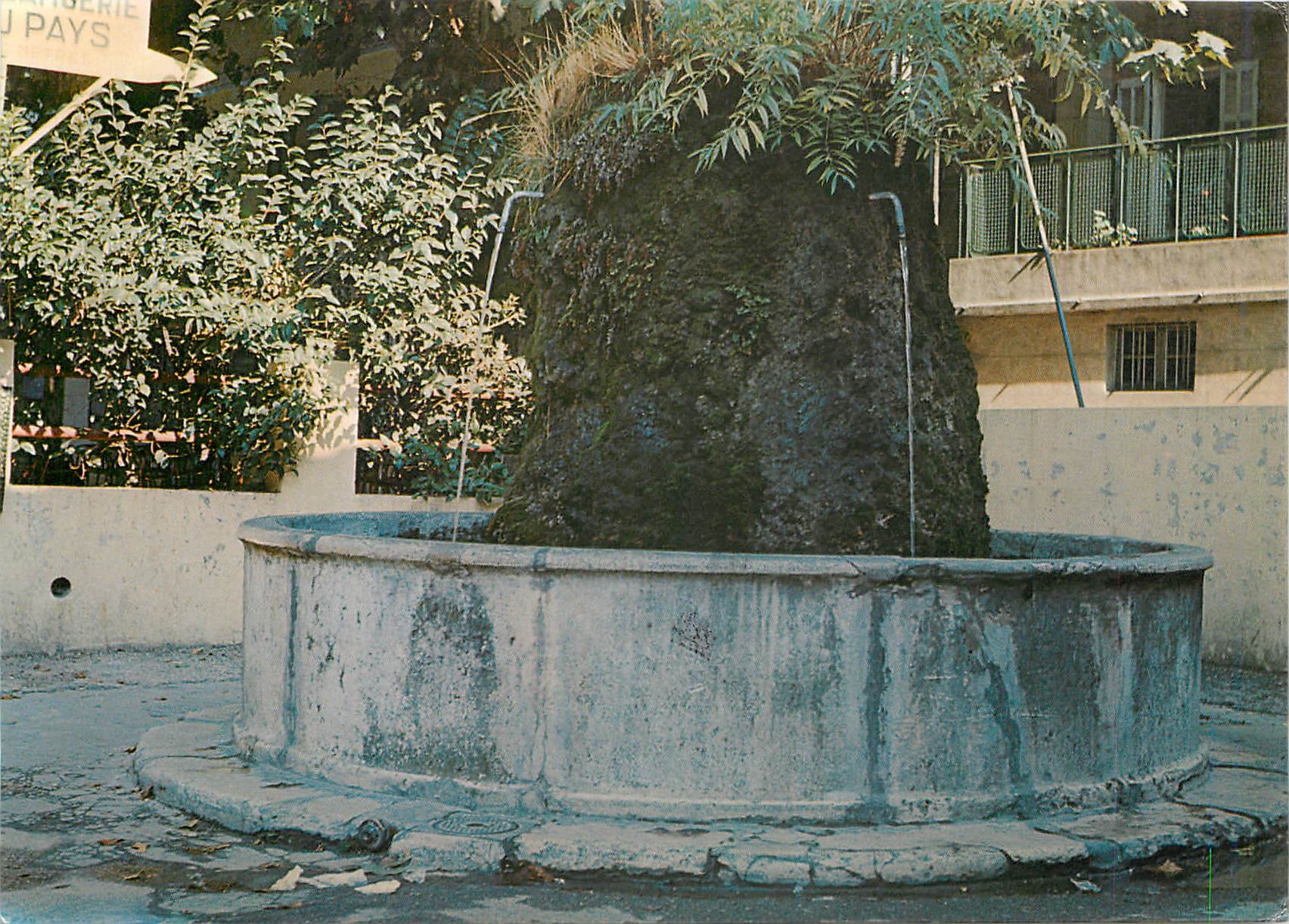 CPM St Zacharie en Provence Var la fontaine de la rue Jean Jaures