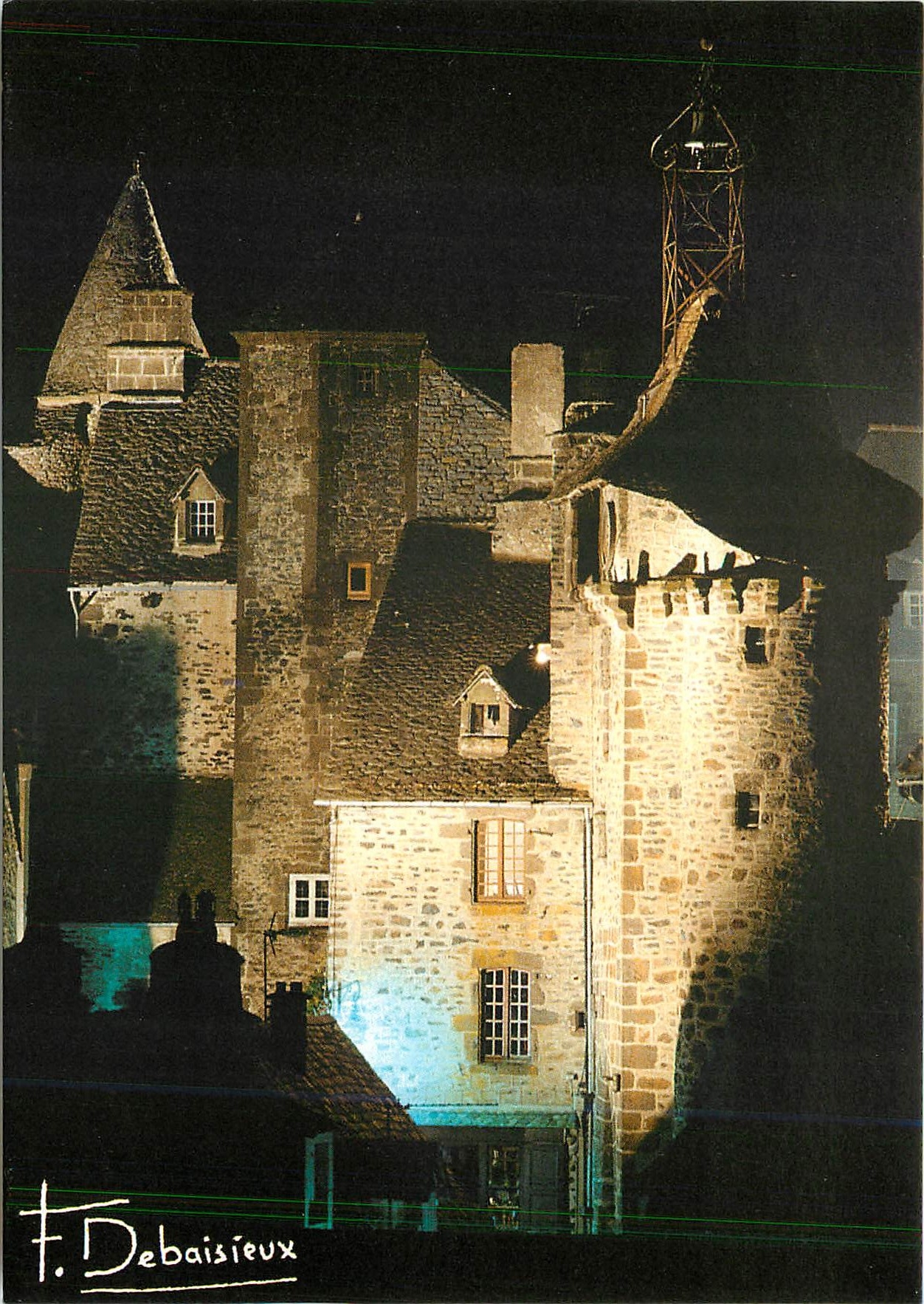 CPM Salers cite mediavale (Cantal) la tour de l'Horloge des jeux musterieux de clartes Victor Hugo