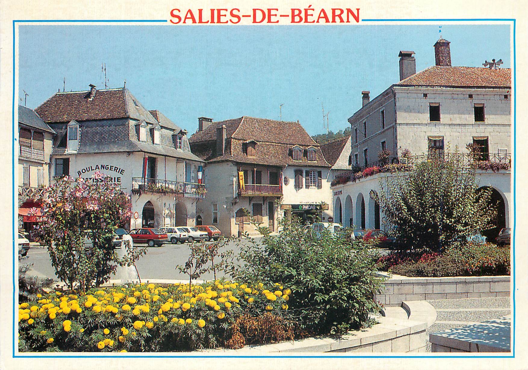 CPM Salies de Bearn (Gironde) La PLace