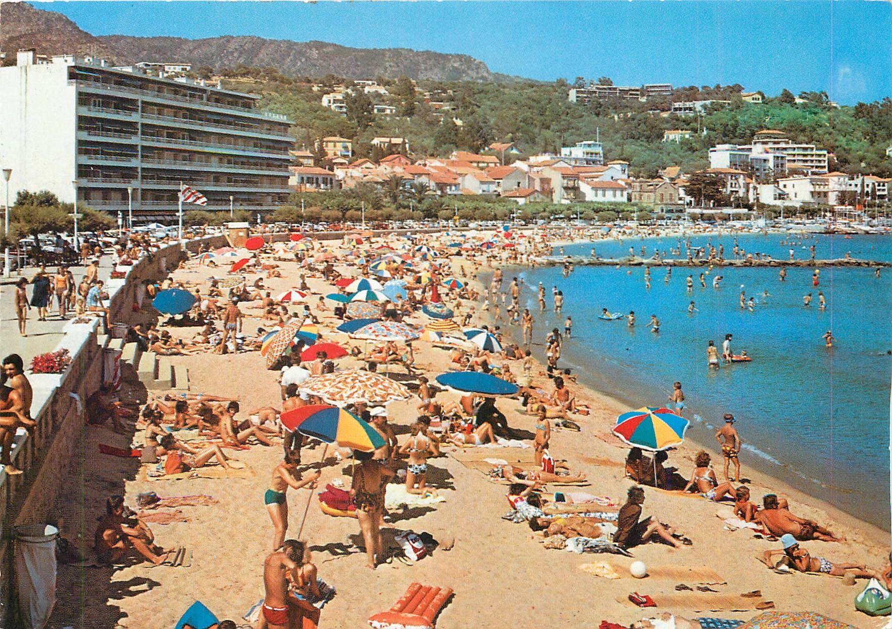 CPM La Cote d'Azur Varoise Le Lavandou La Plage
