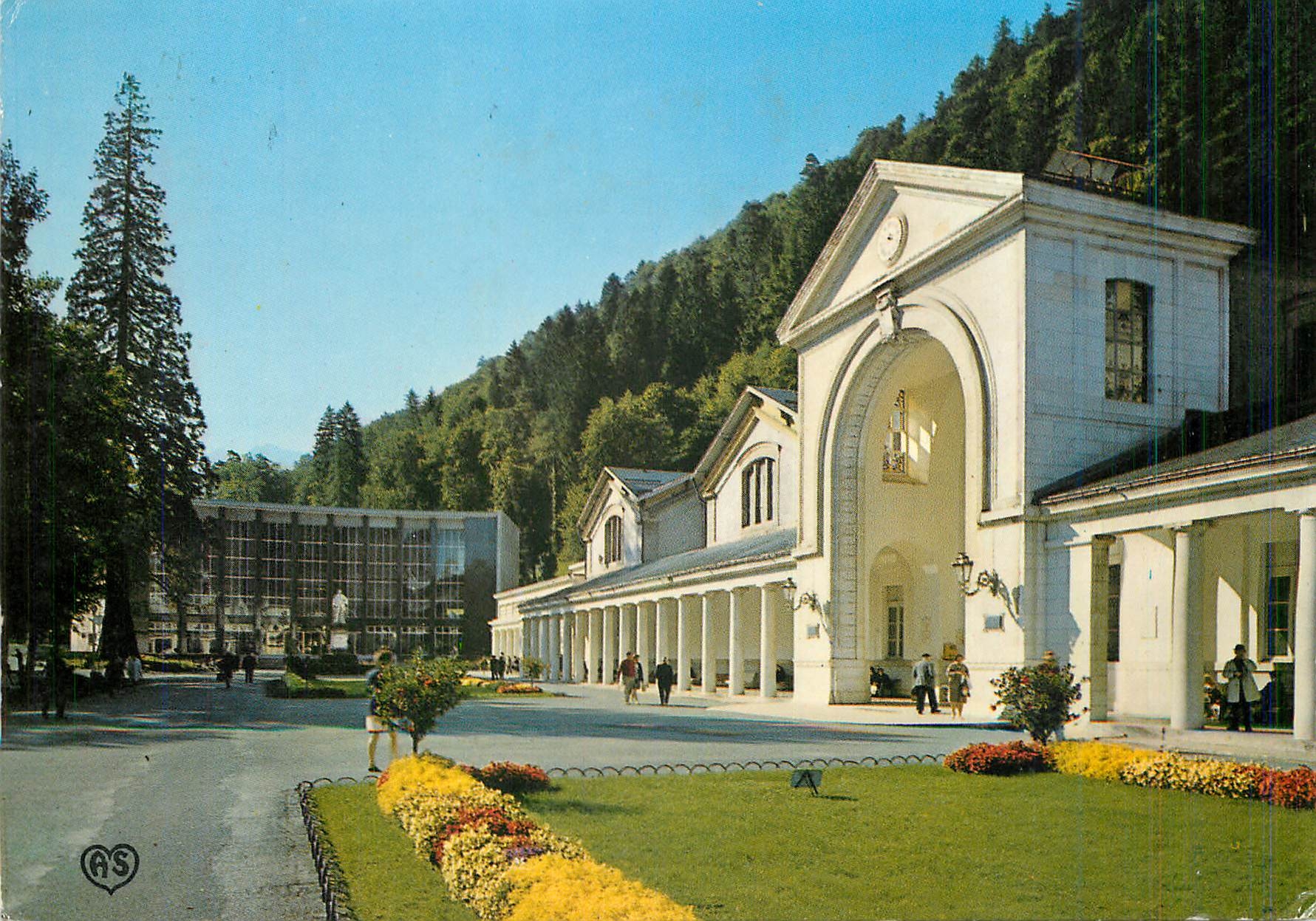 CPM Luchon A droite les thermes au fond a gauche le nouveau Sauna Vaporaruim de Noyers