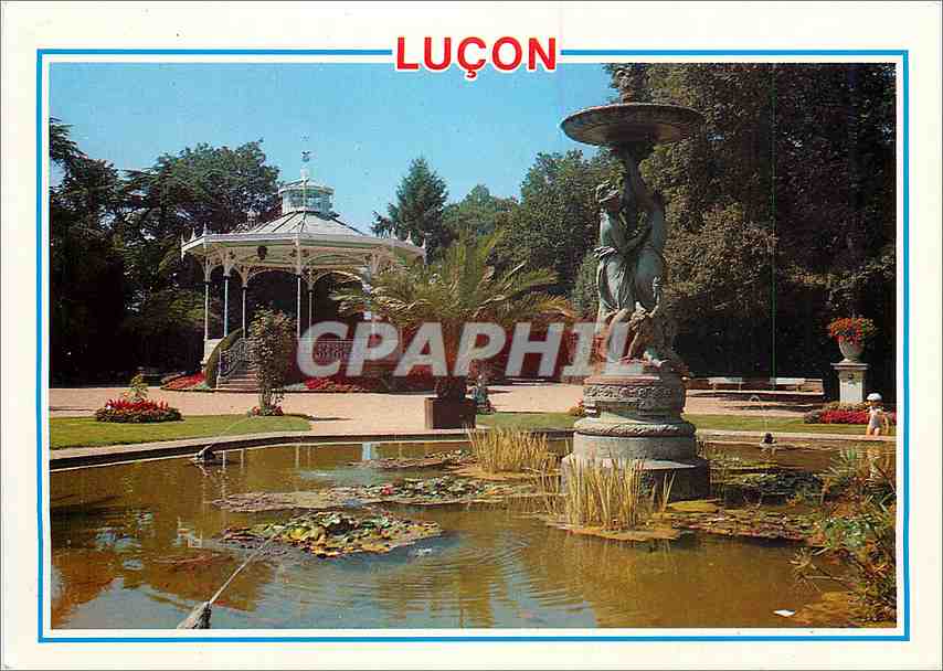 Luçon — Jardin Dumaine avec kiosque et fontaine — CPAPHIL