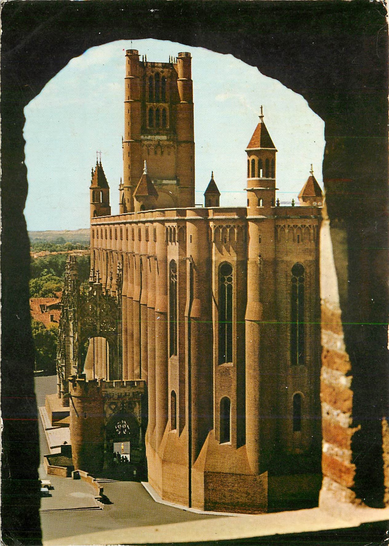 La Basilique Sainte-Cécile — Vue du clocher de Saint-Salvy — Éditeur Albi, n° 1016