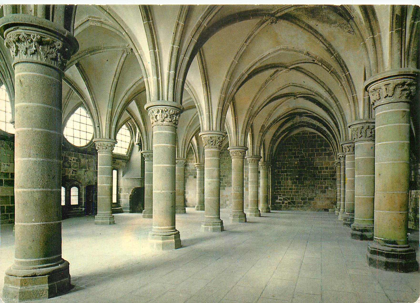 CPM Monte Saint Michel (Manche) Salle des Chevaliers Salle de travail des moines (28 m sur 18 m)