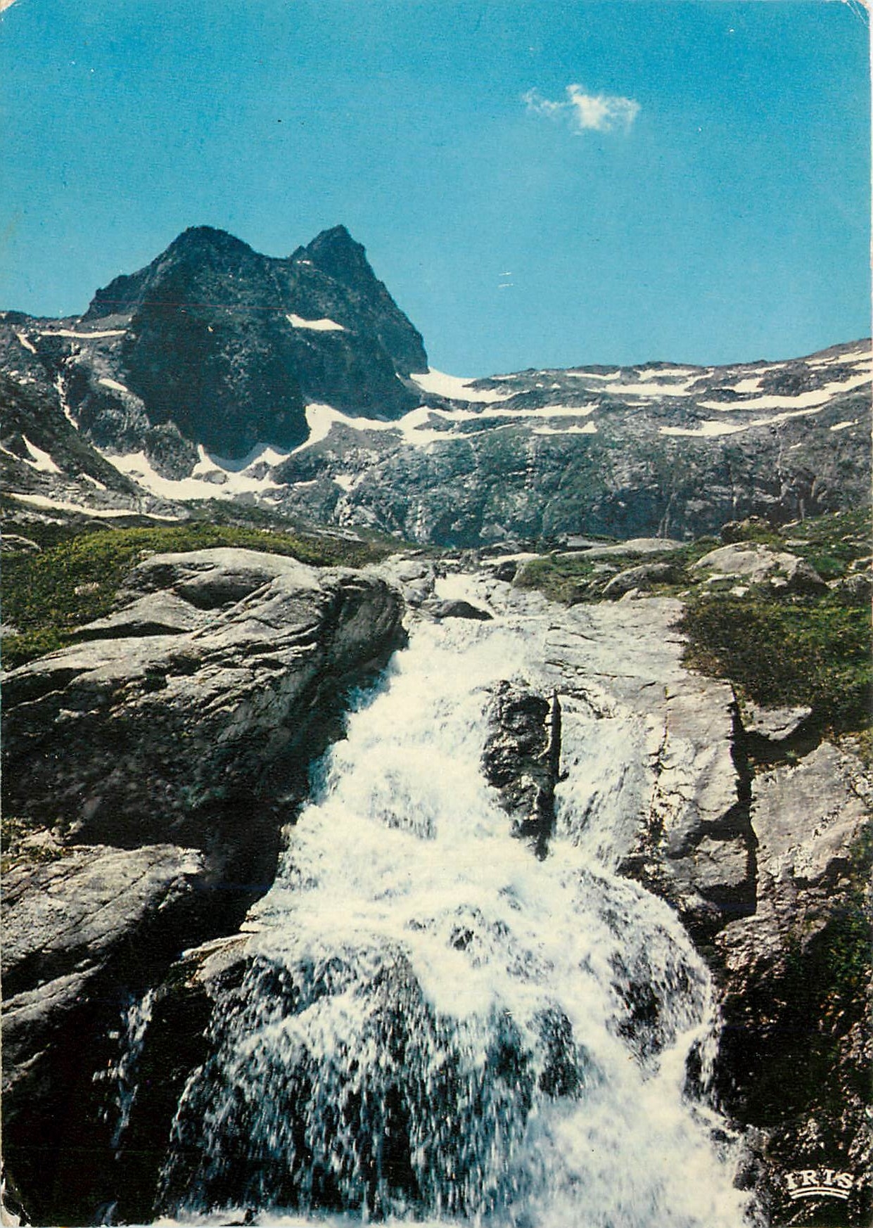 Les Pyrénées — De Luchon à Arreau, cascade du Saoussat et les glaciers — éditeur IRIS