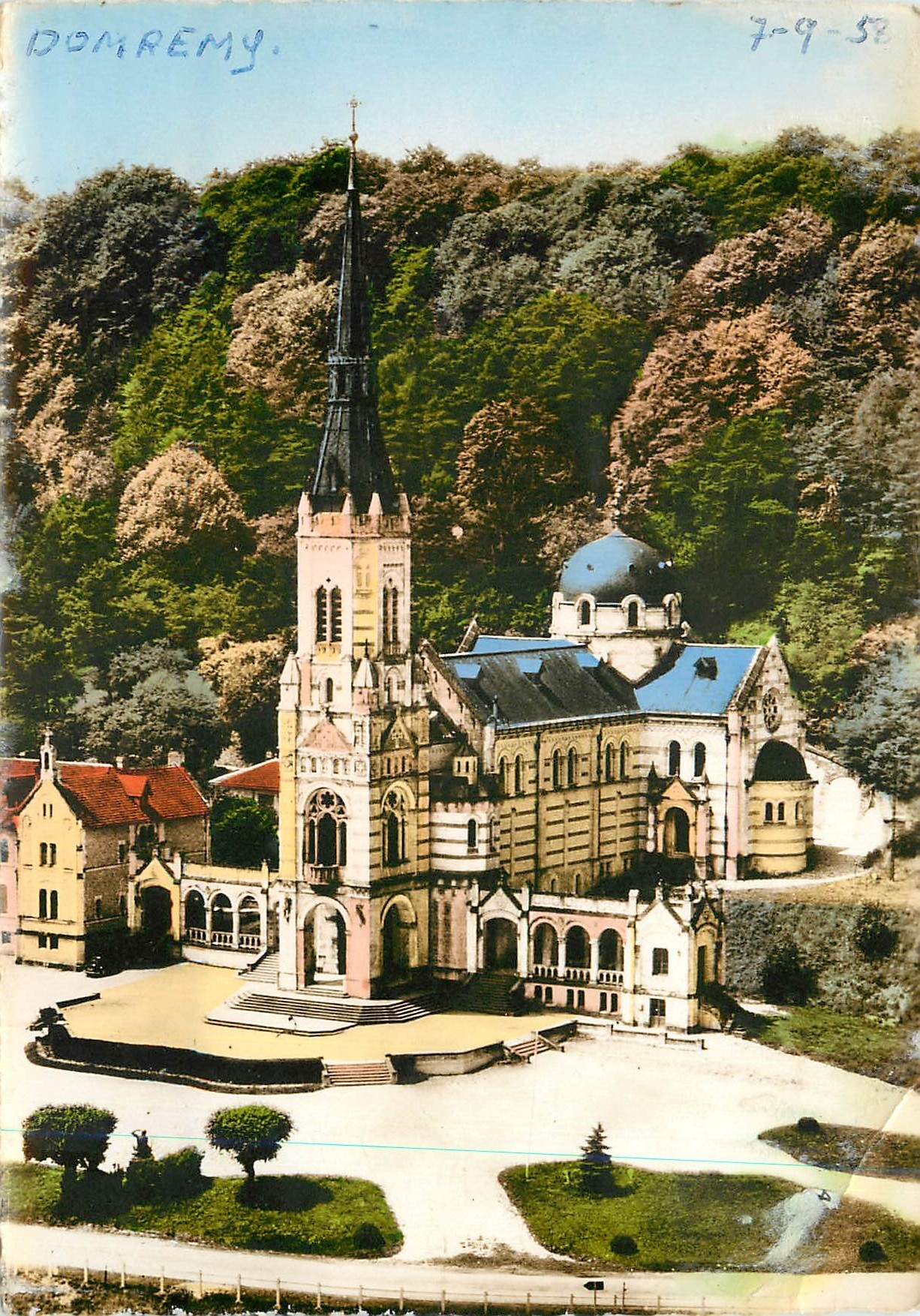 CPM Domremy la Pucelle (Vosges) Vue aerienne Basilique Nationale de Sainte Jeanne d'Arc