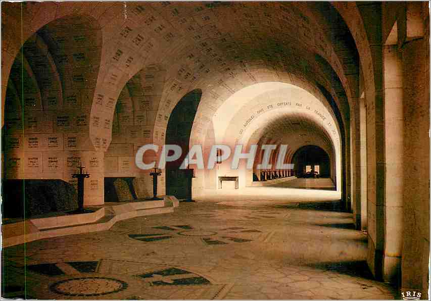 CPM Douaumont (Meuse) L'Ossuaire (interieur) le cloitre et les alveoles des tombeaux