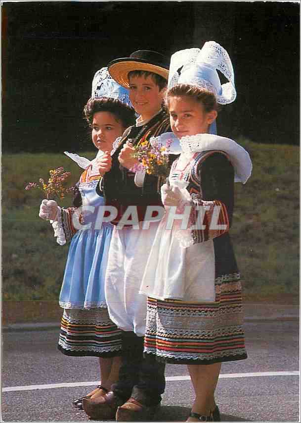 CPM Enfants du Cercle celtique les Fleurs d'Ajonc de l'Aven de Riec sur Breton