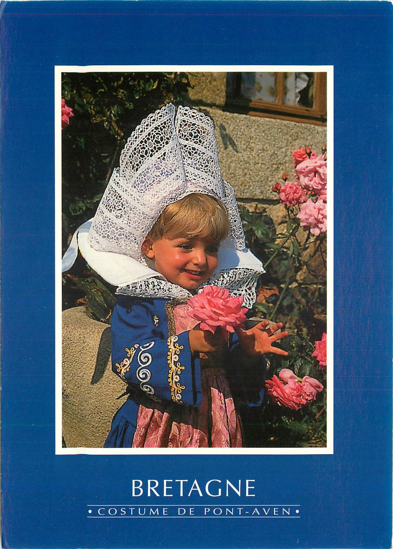 CPM Couleurs de Bretagne Jeune couple en Costume de Fouesnant