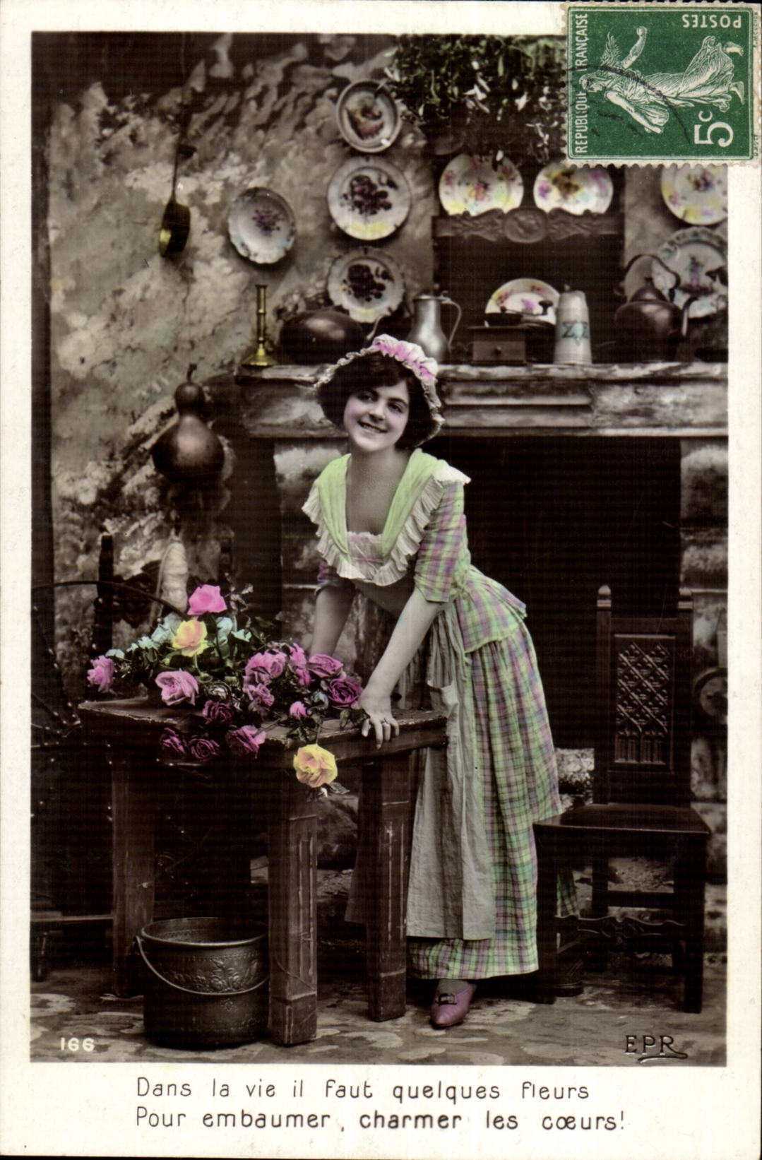Femme dans une cuisine — texte imprimé — EPR n°166