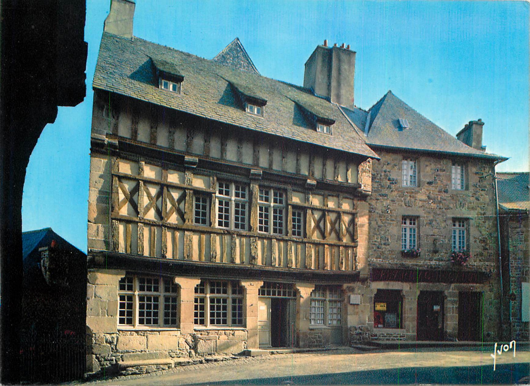 CPM La Bretagne Treguier (Cotes du Nord) La Maison de Renan