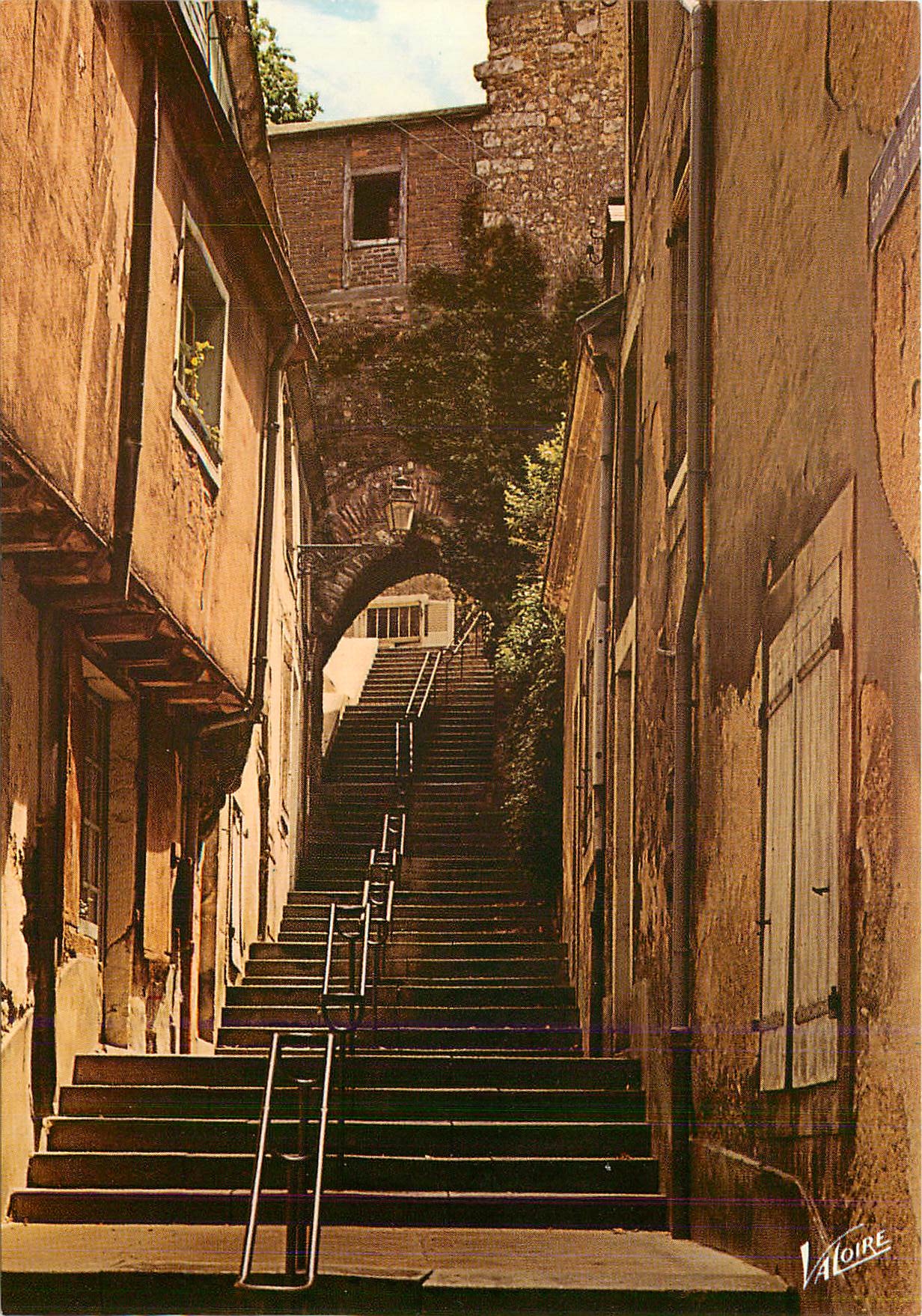 CPM les Meirveilles du Maine Le Mans (Sarthe) Le vieux Mans l'escalier de la grande poterne pratique