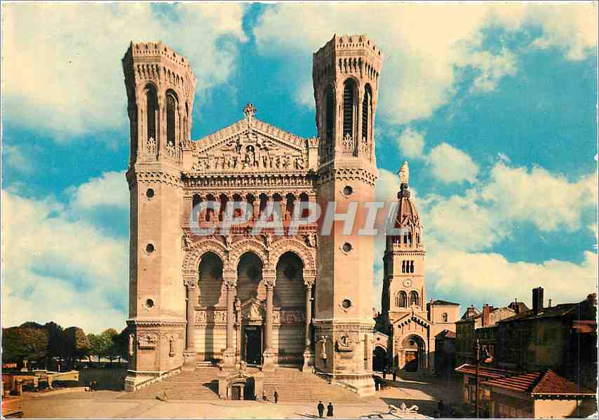 CPM Lyon (Rhone) La Basilique N D de Fourviere la facade