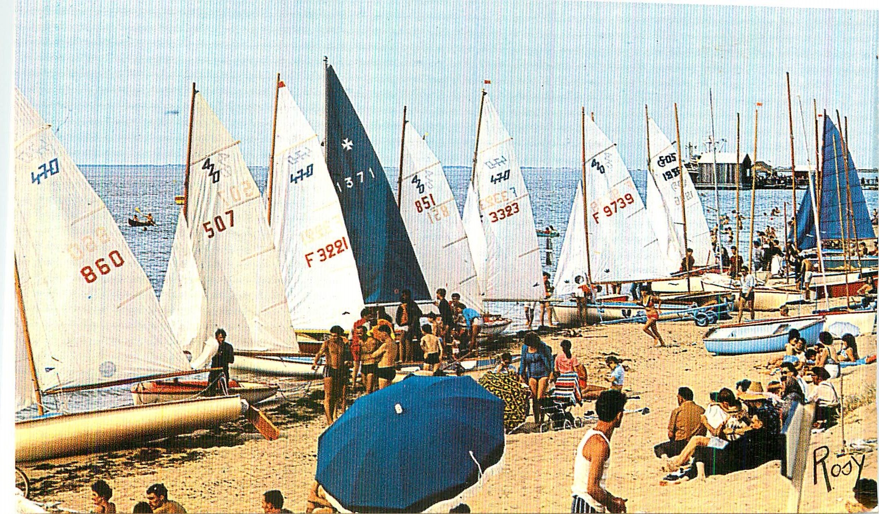 CPM Fromentine (Vendee) L'ecole de voile sur la plage