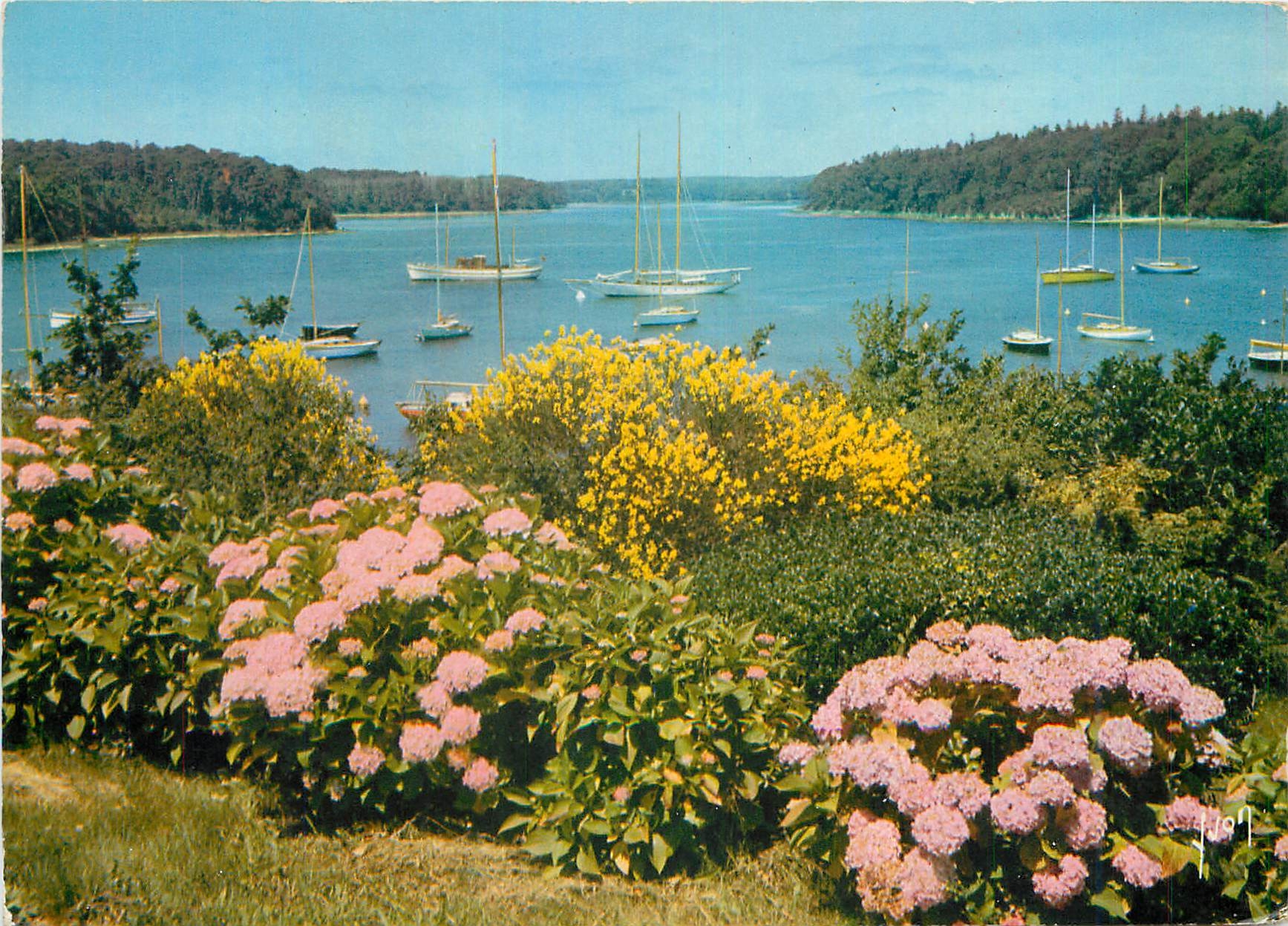 CPM La Bretagne pittoresque les bords Fleuris de l'Odet a Benodet