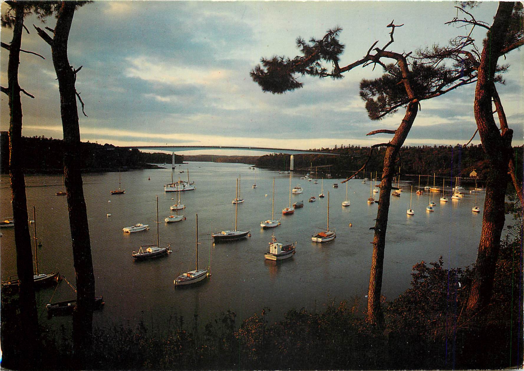 CPM La Bretagne Pittoresque entre Benodet et Ste Marine au dessus de l'Odet la plus belle riviere de