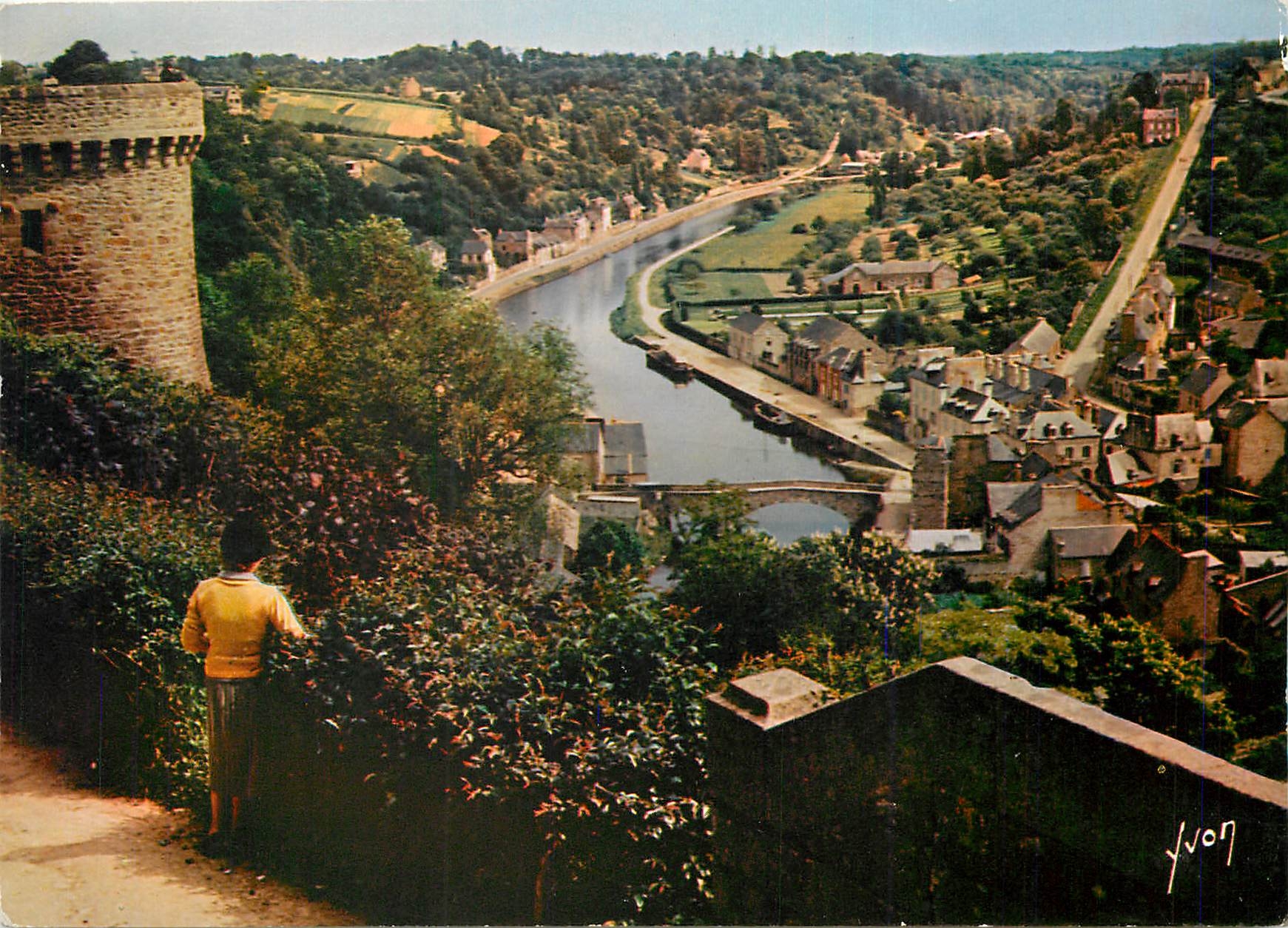 CPM La Bretagne Dinan (Cotes du Nord) la vallee de la Ronce vue des remparts