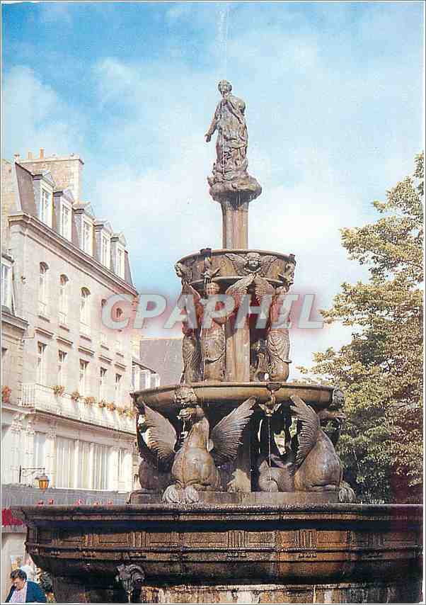 CPM Guingamp (Cotes d'Armor) la fontaine place du centre