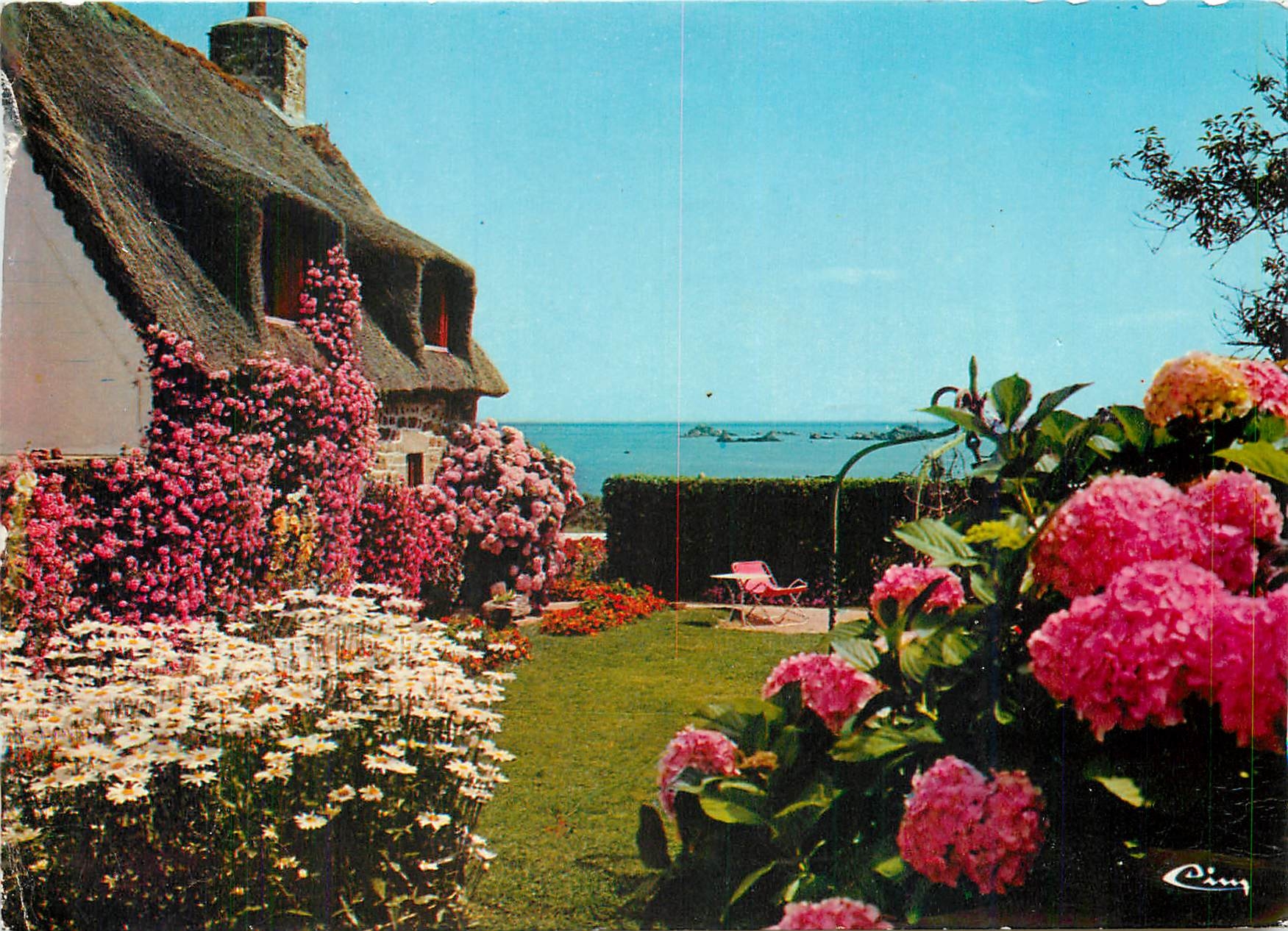 CPM Ile de Brehat (Cote d'Armot) Chaumiere fleurie