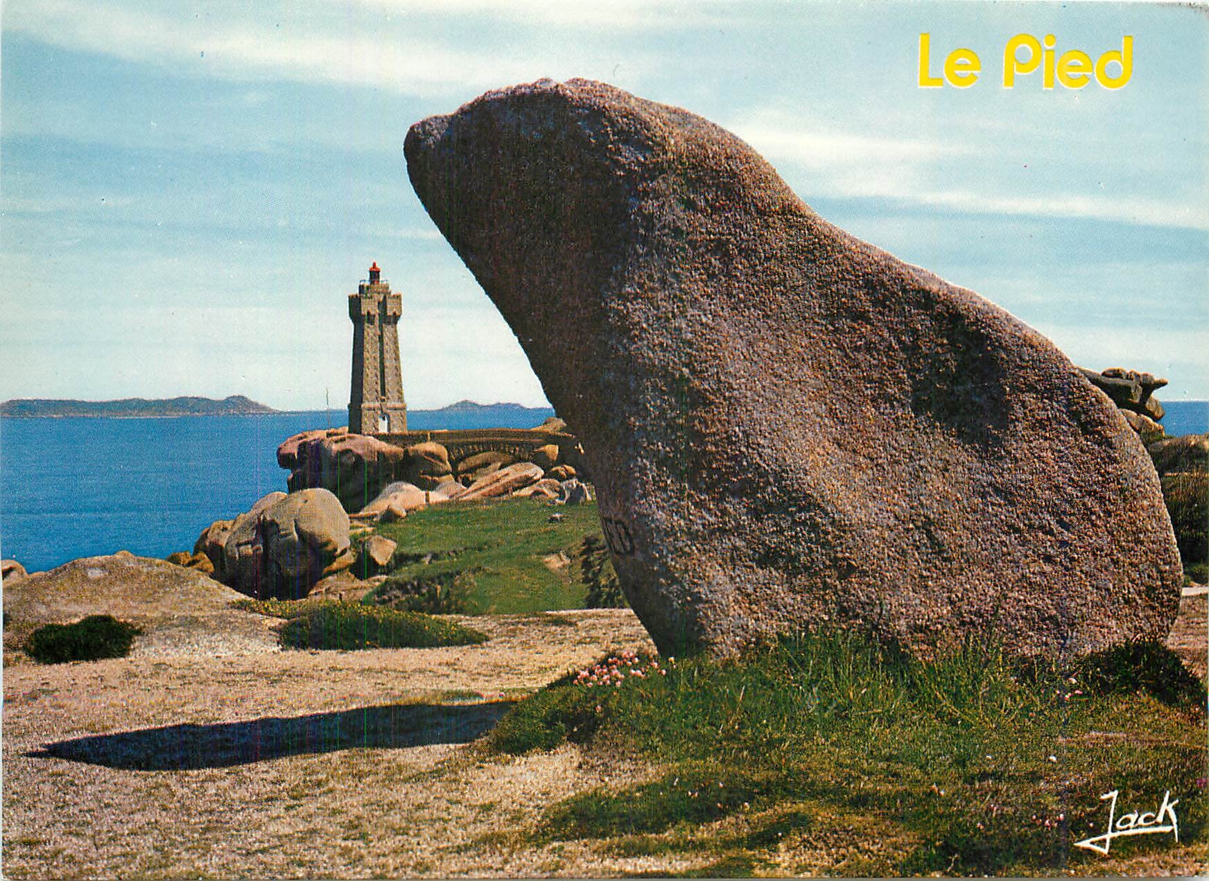 CPM La Cote de Granit Rose Ploumanach le rocher du pied et le phare