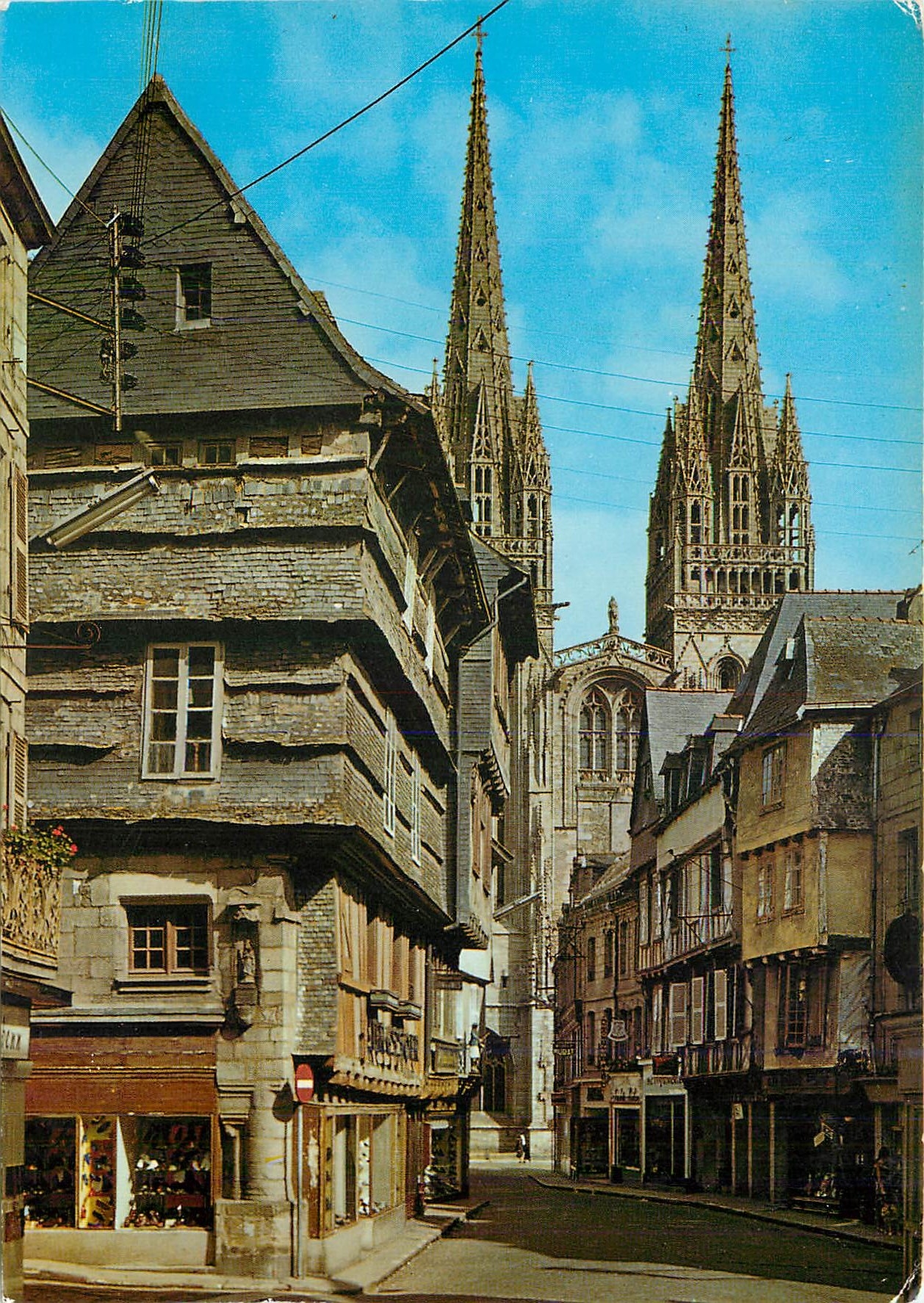 CPM Quimper (Kemper nom breton) Les vieilles Maisons de la rue Kereon