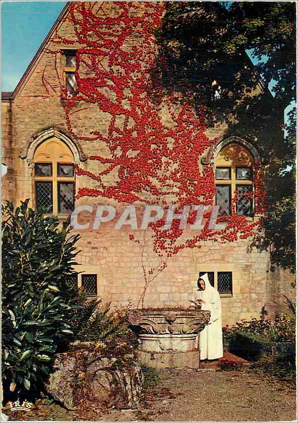 CPM Abbaye N D d'Orval Jardin et ancienne salle des hotes