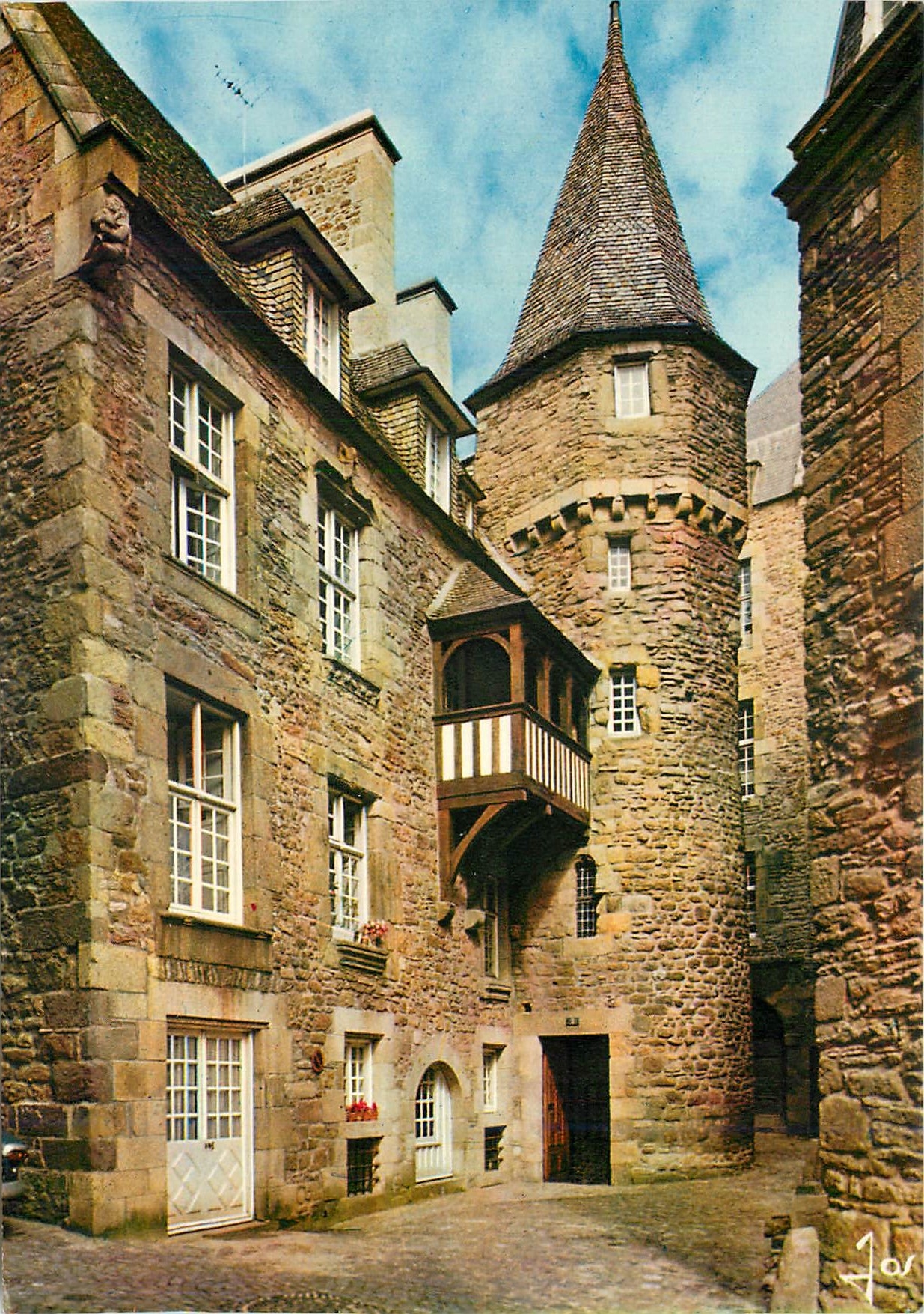 CPM La Bretagne en couleurs Saint Malo (I et V) Cour de la Houssaye maison de la Duchesse Anne