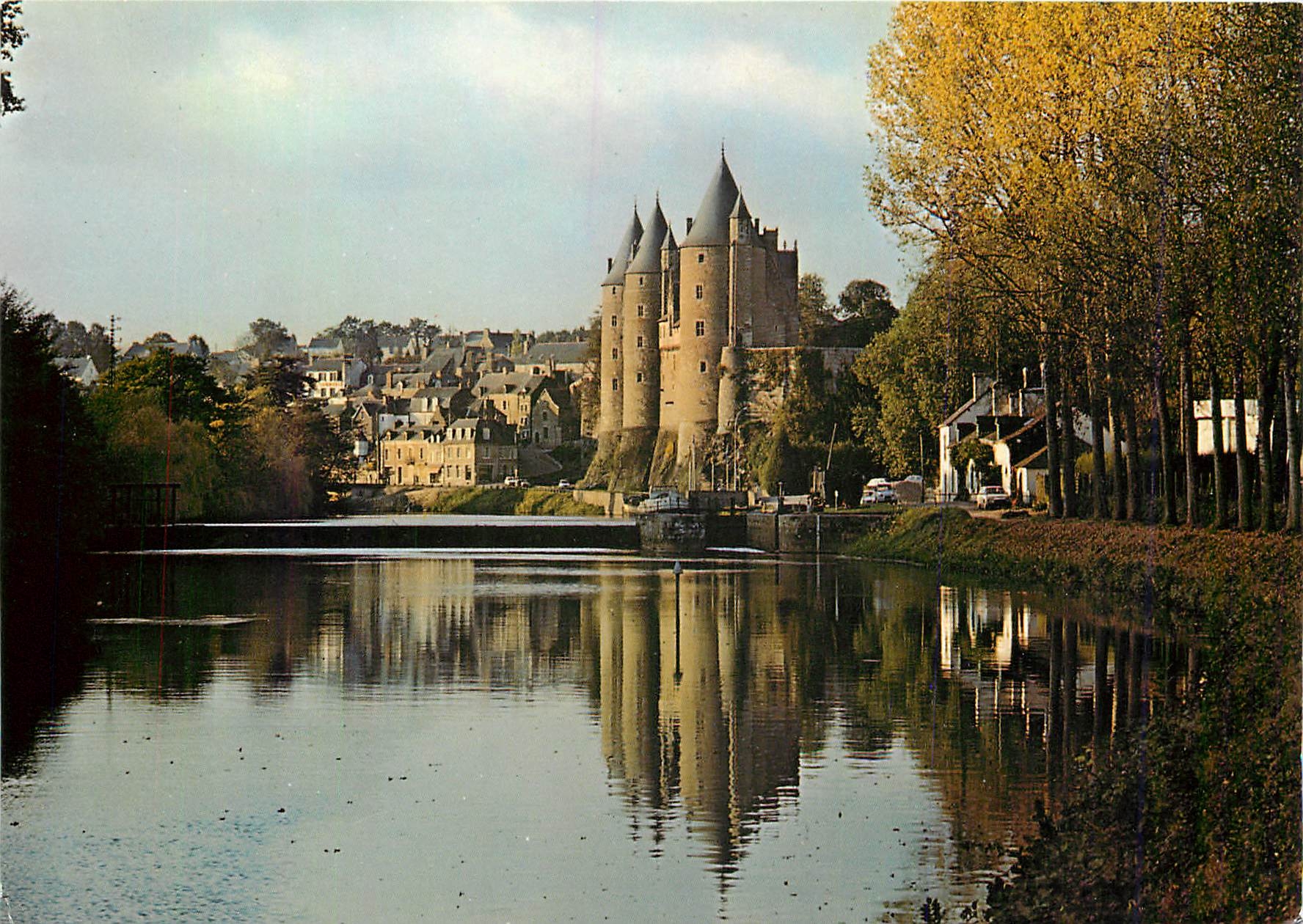 CPM Les Chateaux en Bretagne un des plus beaux Josselin Forteresse du Moyen Age sur les bords de l'O