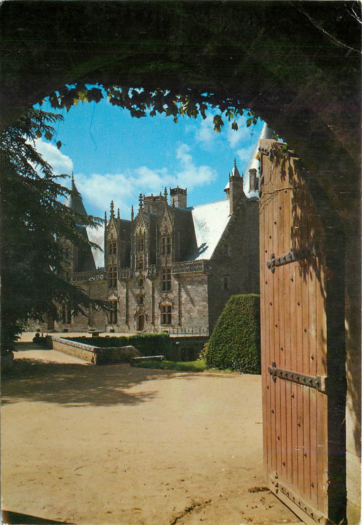 CPM Josselin (Morbihan) Une partie de la Facade interieure du chateau
