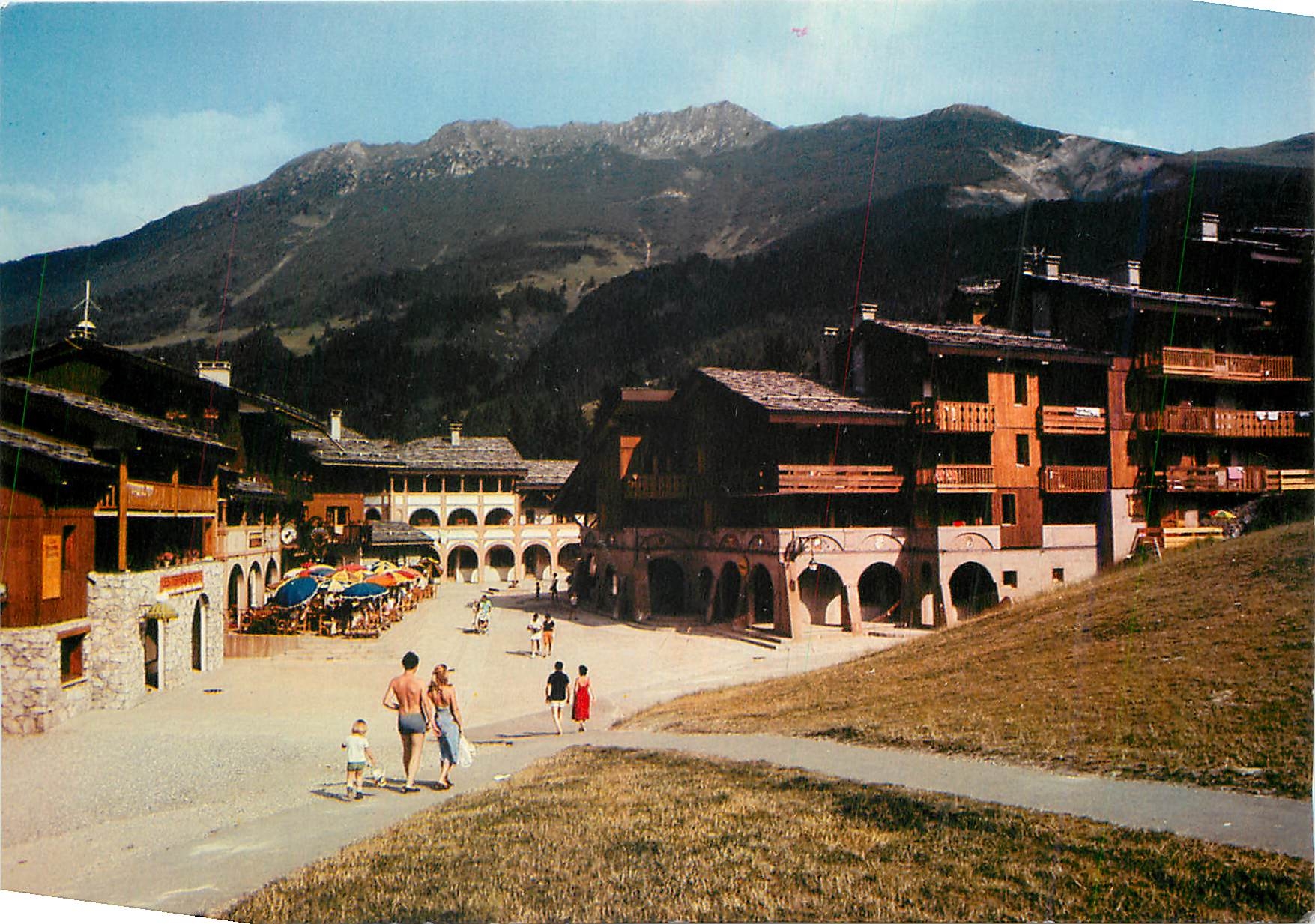 CPM Valmorel (Savoie) Alt 1350 2600 m vue partielle
