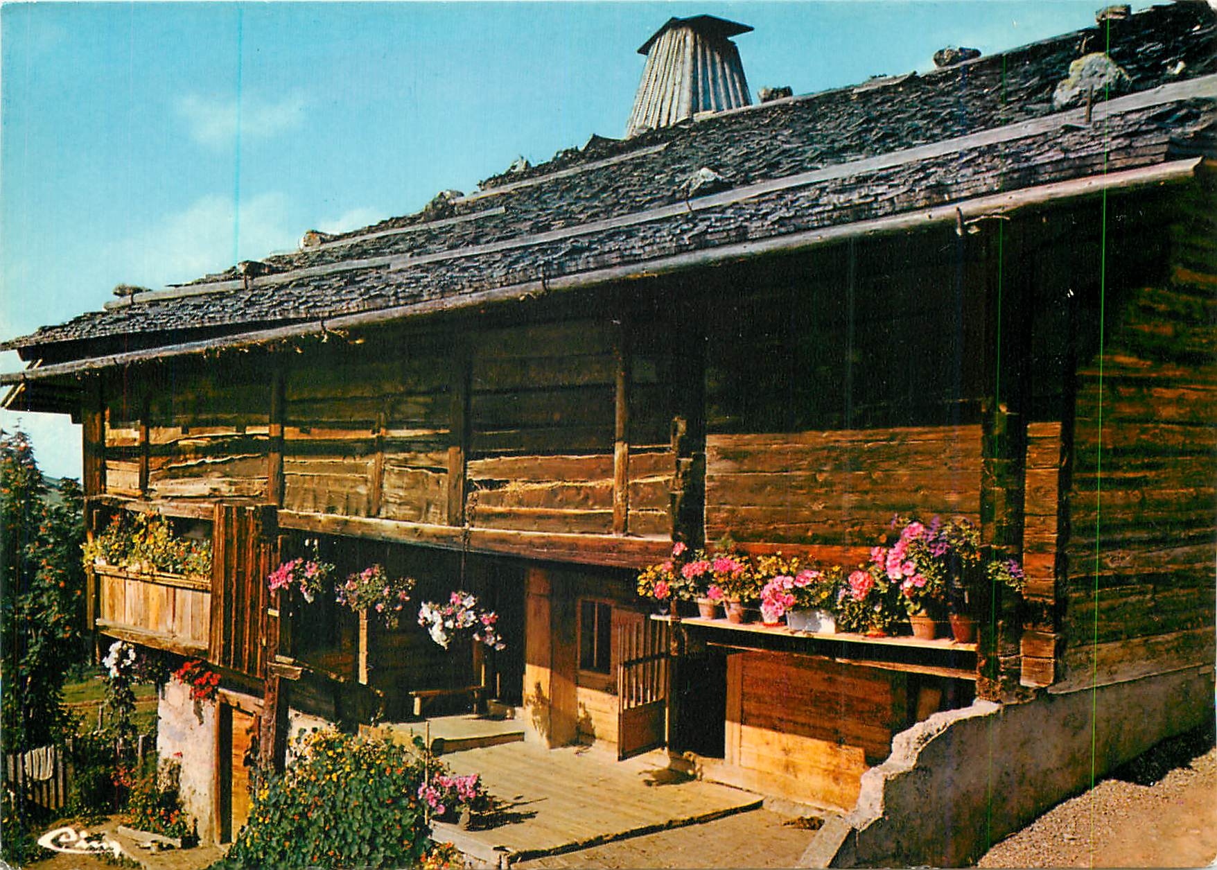 CPM Nos belles alpes La haut sur la montagne l'etait un vieux chalet fleuri