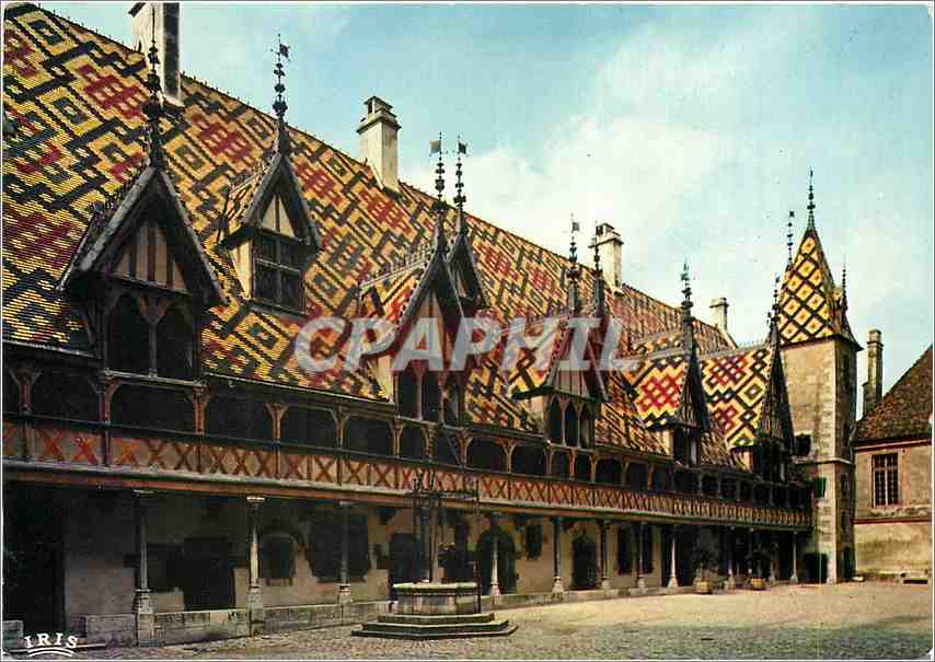 CPM Beaume (Cote D'Or) Hospices de Beaume la cour d'Honneur et le puits