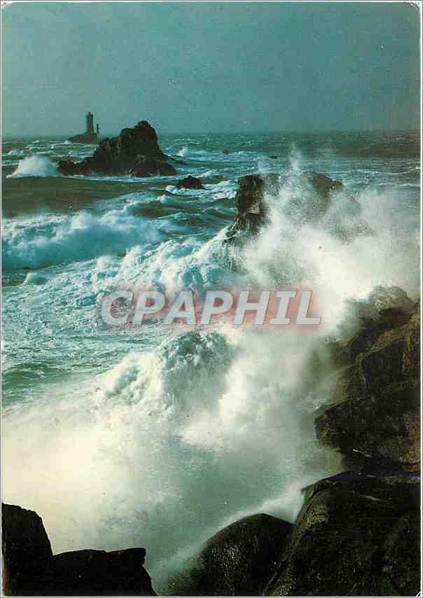 CPM A L'Extremite de la Bretagne la Pointe du Raz et le phare de la vieille Tempete sur le Raz de Se