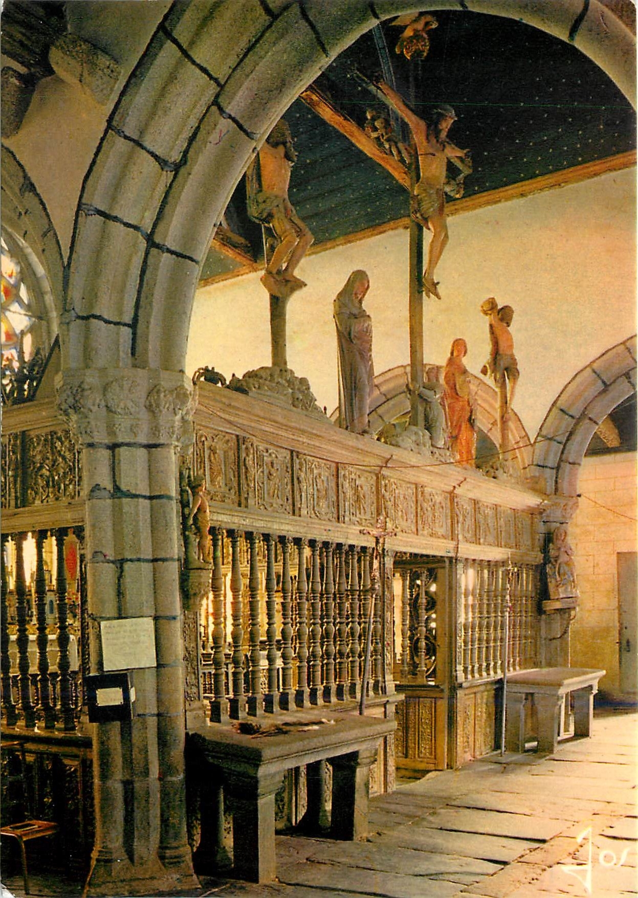 CPM La Bretagne en couleurs Saint Herbot (Finistere) Chancel du XVIe s et les tables d'Offrande